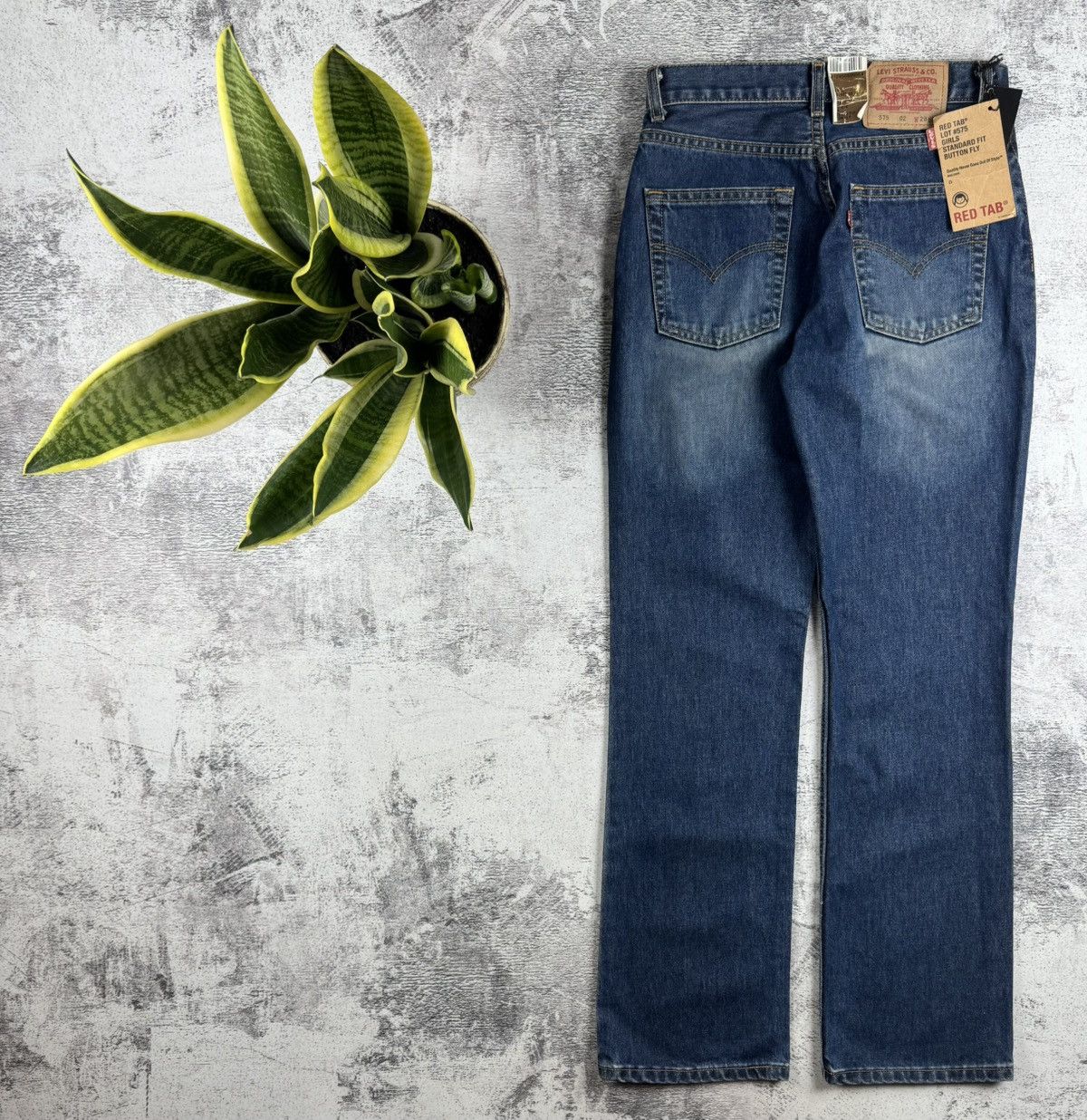 Levi's Levi’s 575 NEW W28 L32 Standard Fit Red Tab Blue Button Fly Denim Jeans Trousers Size 28" / US 6 / IT 42 - 1 Thumbnail