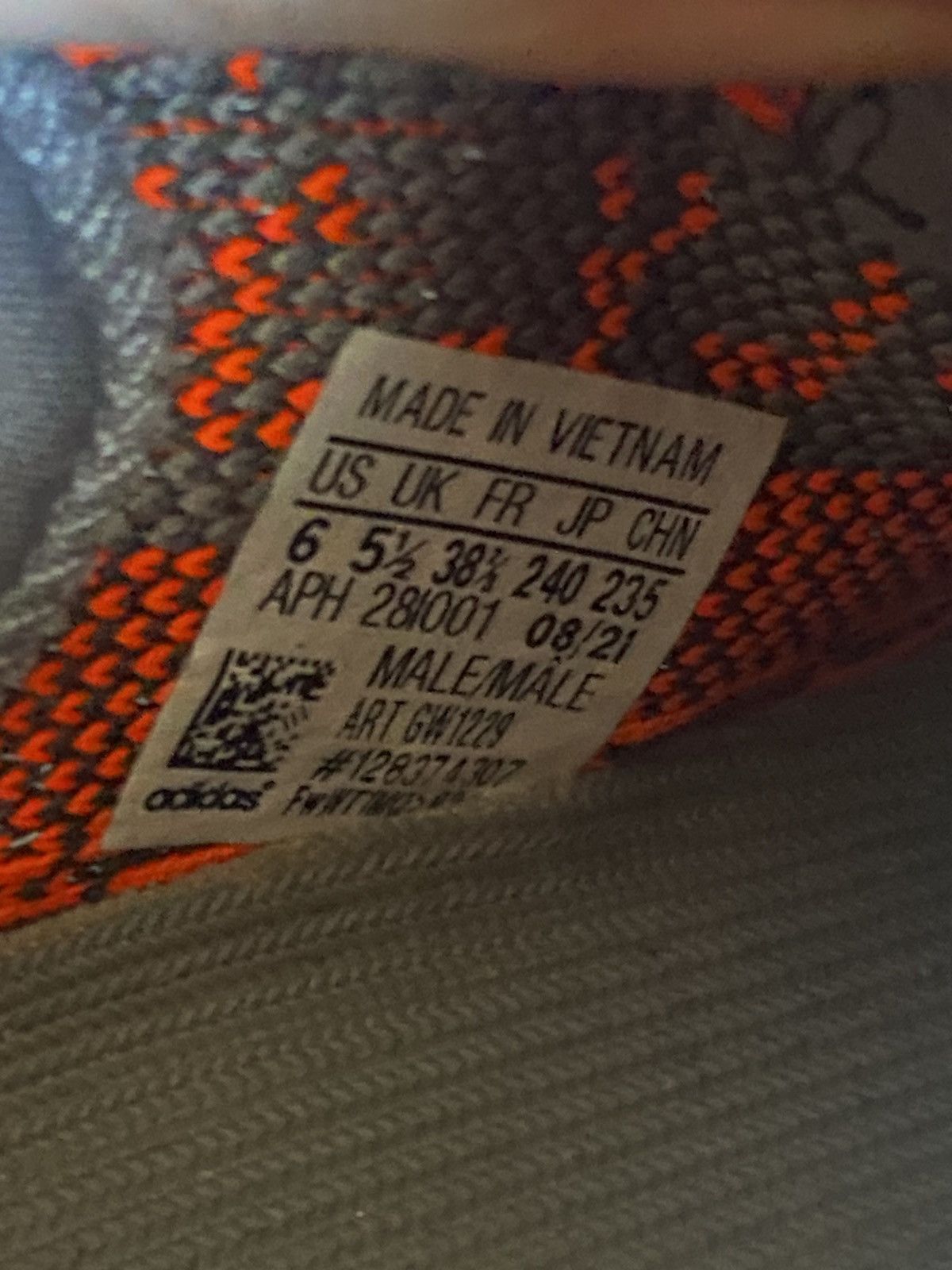 Adidas × Kanye West adidas YEEZY BOOST 350v2 Beluga Size US 6 / EU 39 - 9 Thumbnail