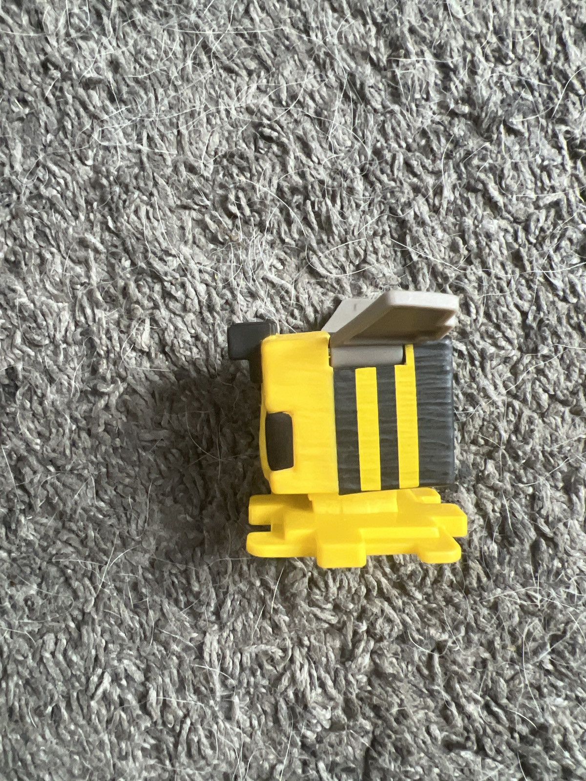 Warner Bros 2025 McDonald’s A Minecraft Movie Bee Figure Size ONE SIZE - 3 Thumbnail