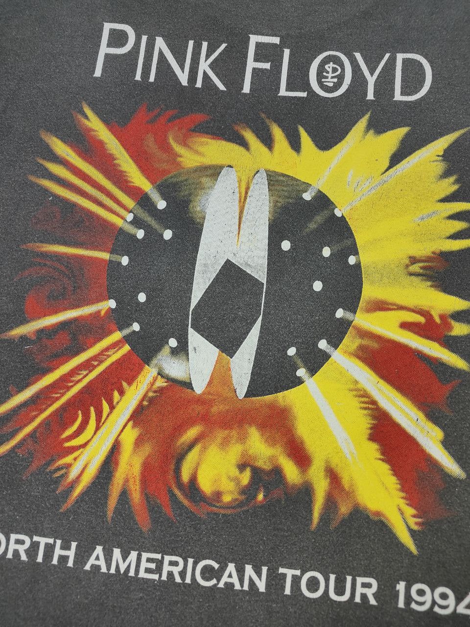 Pink Floyd 1994 Vintage Nice Faded Pink Floyd Band T Size US L / EU 52-54 / 3 - 8 Thumbnail