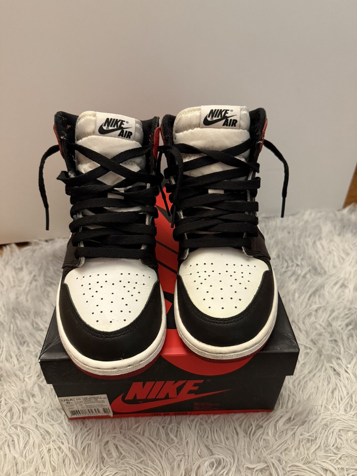 Nike Air Jordan Retro 1 High OG GS Black Toe Size US 6 / EU 39 - 3 Thumbnail
