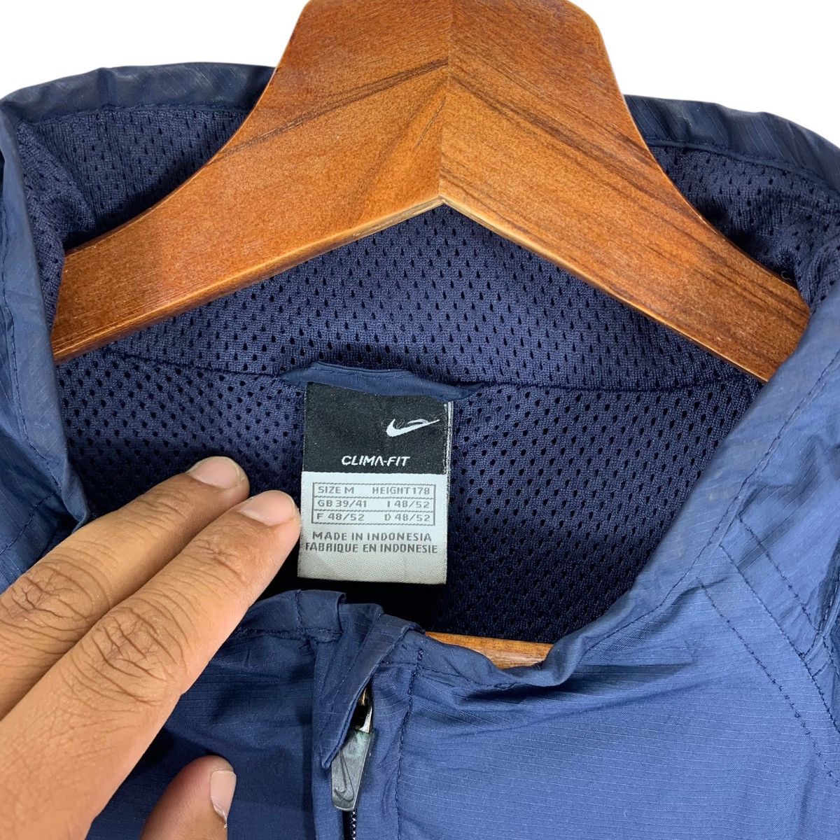 Vintage Vintage Nike Paris Saint German PSG Light Zipper Jacket Size US M / EU 48-50 / 2 - 5 Thumbnail