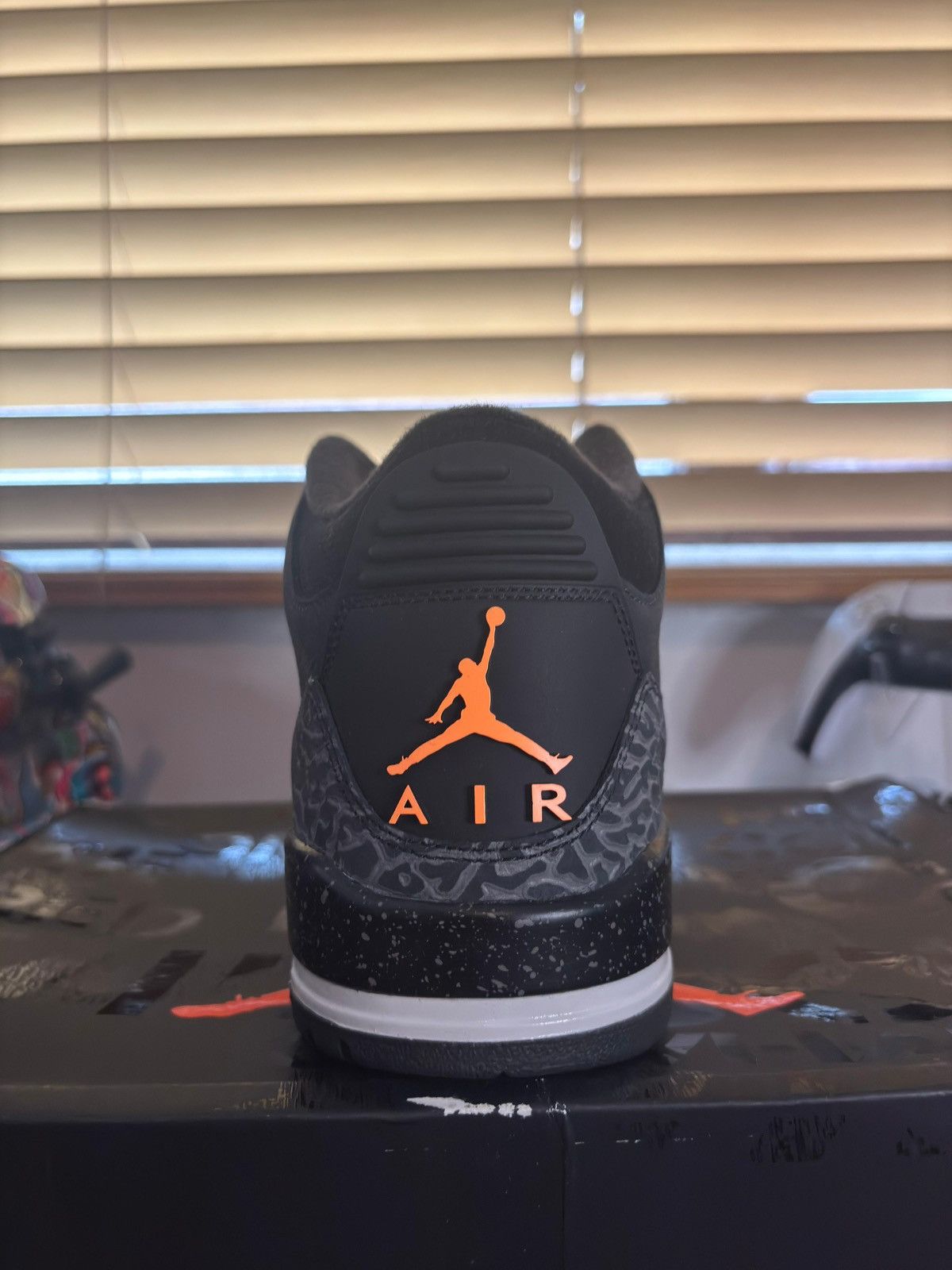 Jordan Brand Nike Air Jordan 3 Retro "Fear" Size US 11 / EU 44 - 4 Thumbnail