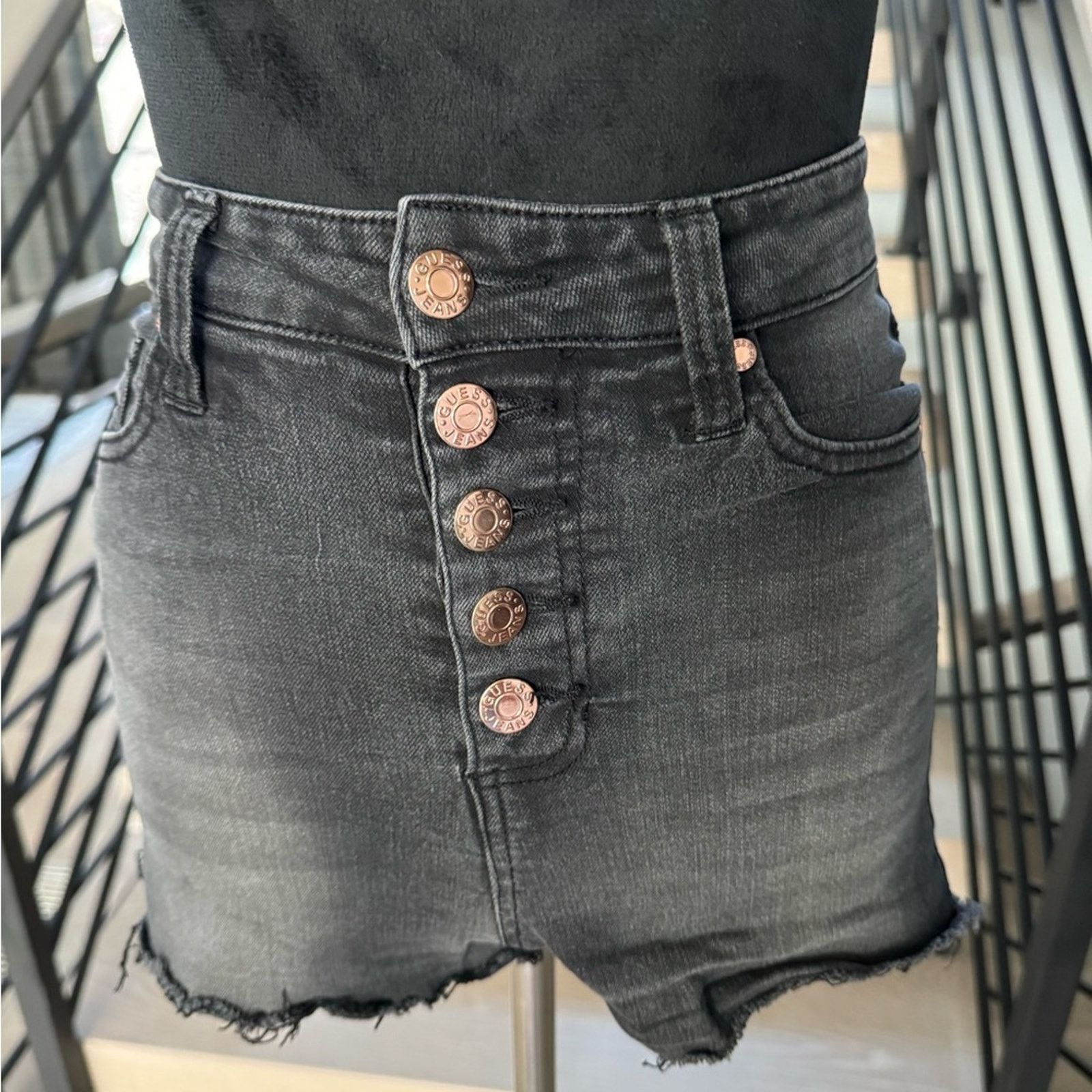 Guess New Guess Black Denim High-Waisted Button-Up Shorts size 24 Size 24" / US 00 / IT 34 - 2 Thumbnail