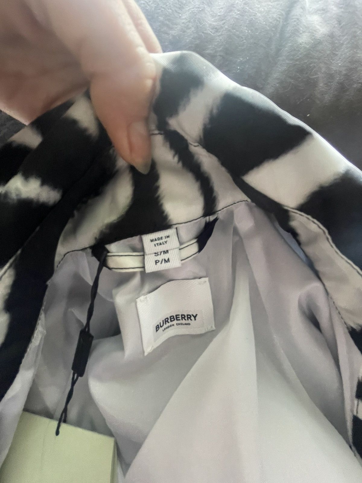 Burberry Burberry zebra raincoat with detachable hood NEW Size M / US 6-8 / IT 42-44 - 10 Thumbnail