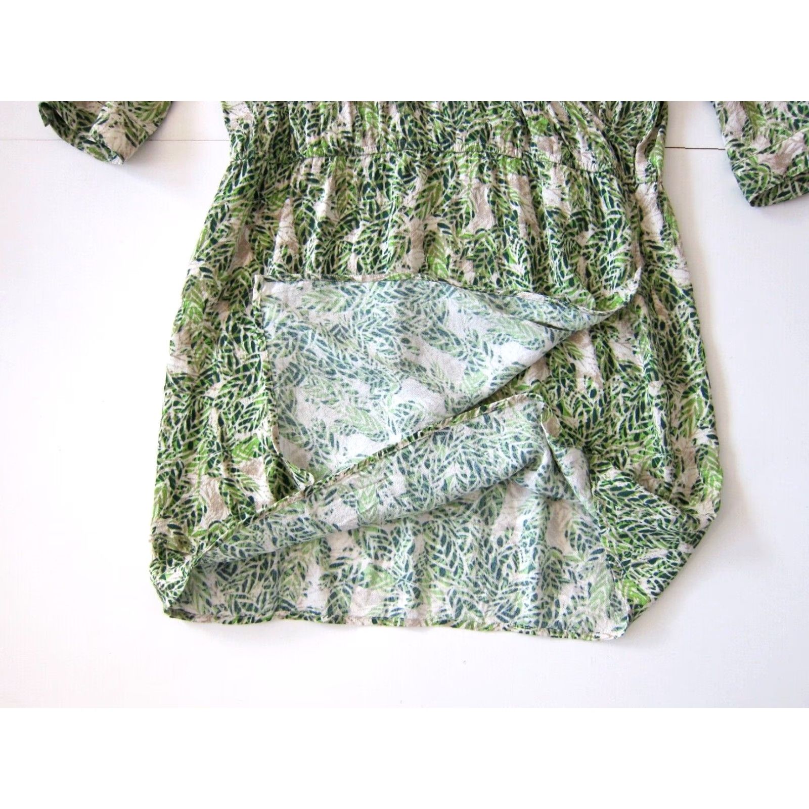Vintage CAbi 100% Rayon Green Floral 3/4 Sleeve Collared Shirt Sheath Dress Medium Shirt Dress Womens Green Floral 100% Rayon Size M / US 6-8 / IT 42-44 - 7 Thumbnail