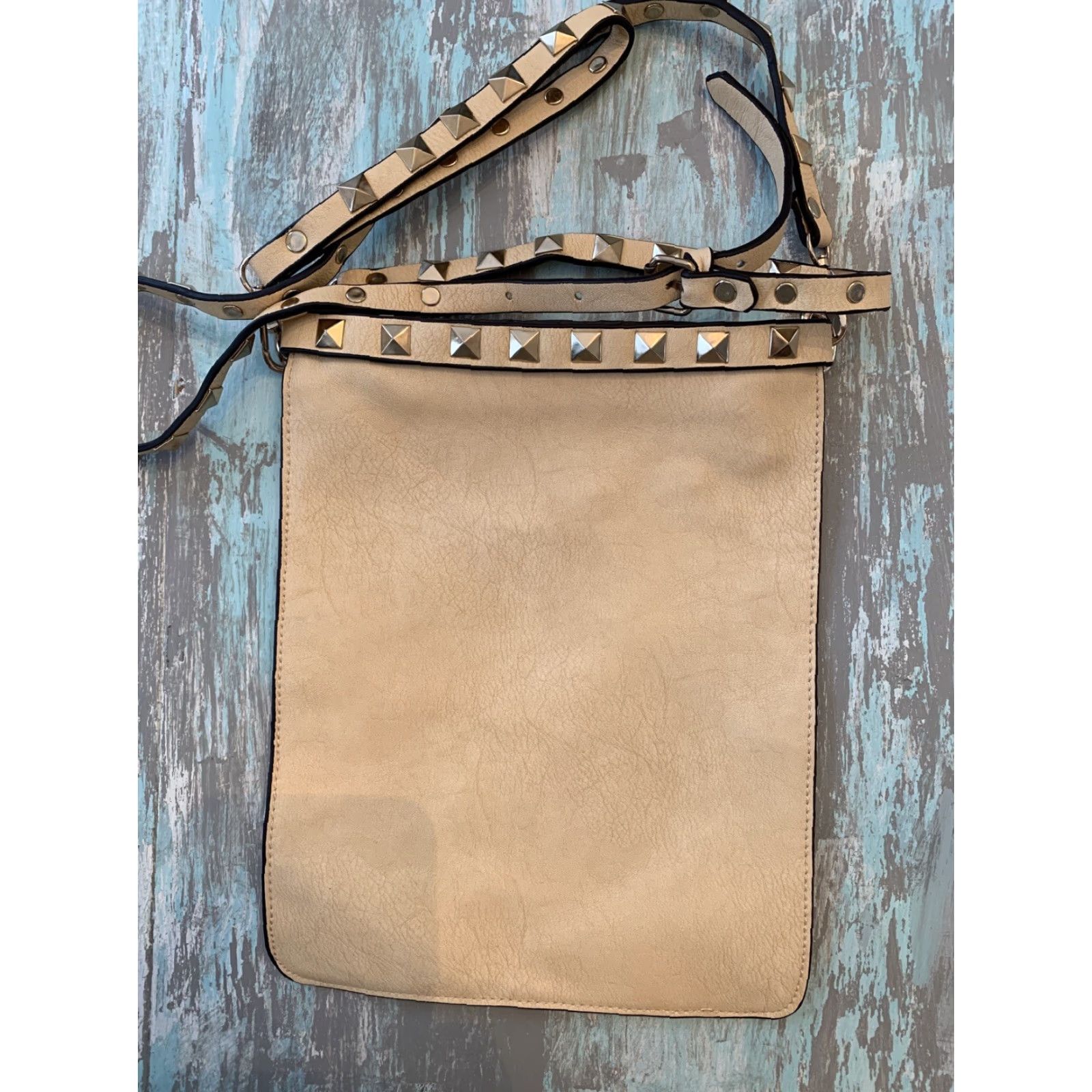 Vintage VINTAGE Faux Leather Tan and Goldtone Stud Crossbody Bag Purse Lightweight Size ONE SIZE - 5 Thumbnail