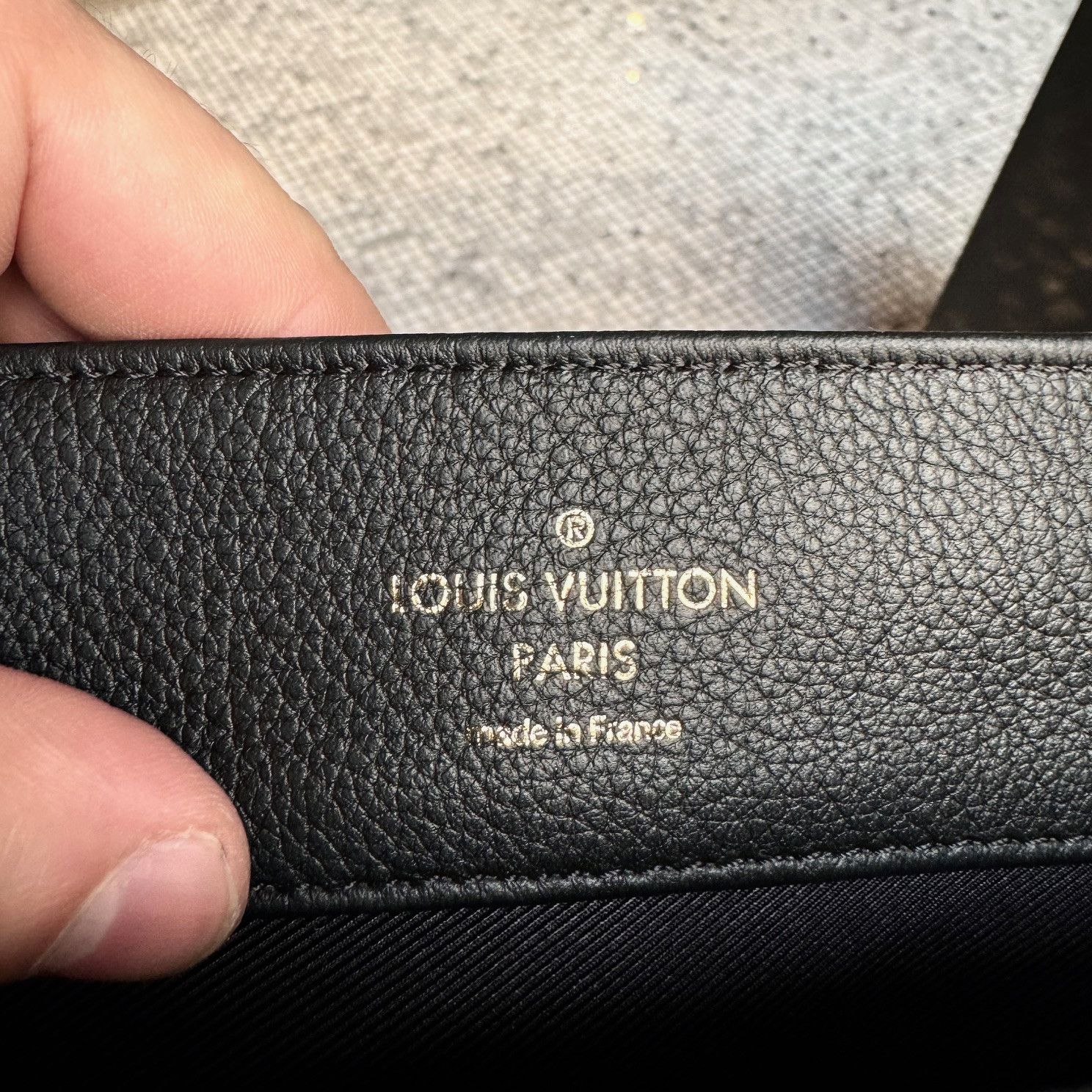 Louis Vuitton Louis Vuitton 2015 Black Vanilla Lockme MM Bag Size ONE SIZE - 11 Thumbnail