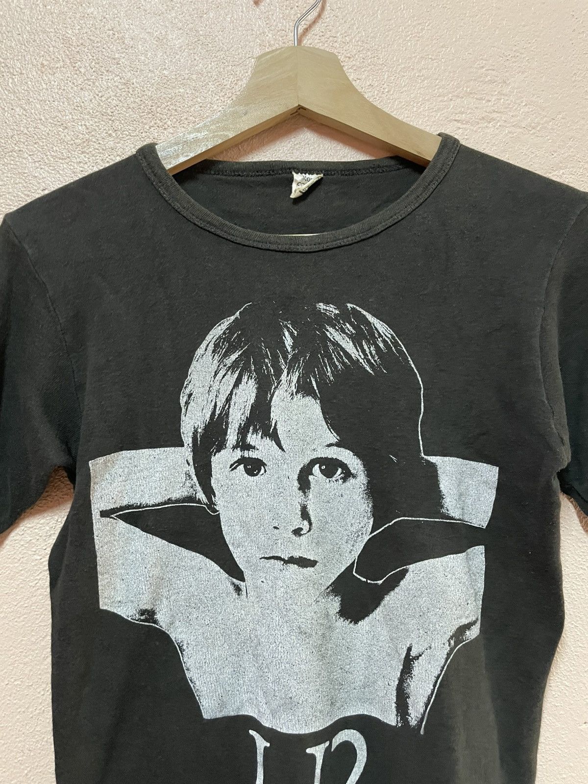 Band Tees Vintage 80’s U2 War Boy T-shirt Promo Made in Portugal sz M Size US M / EU 48-50 / 2 - 4 Thumbnail
