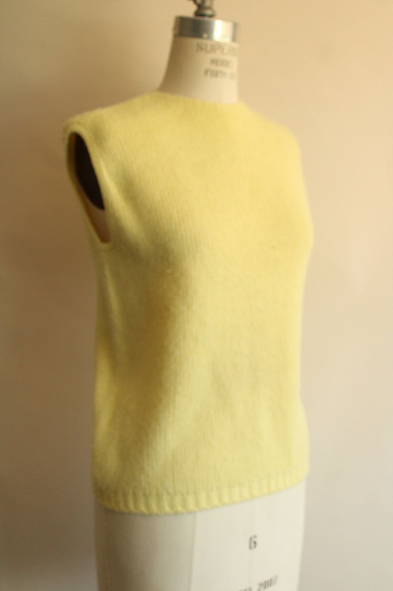 Vintage Vintage 1960s Sweater Vest, Classic Creations Yellow Knit, Z Size M / US 6-8 / IT 42-44 - 6 Thumbnail