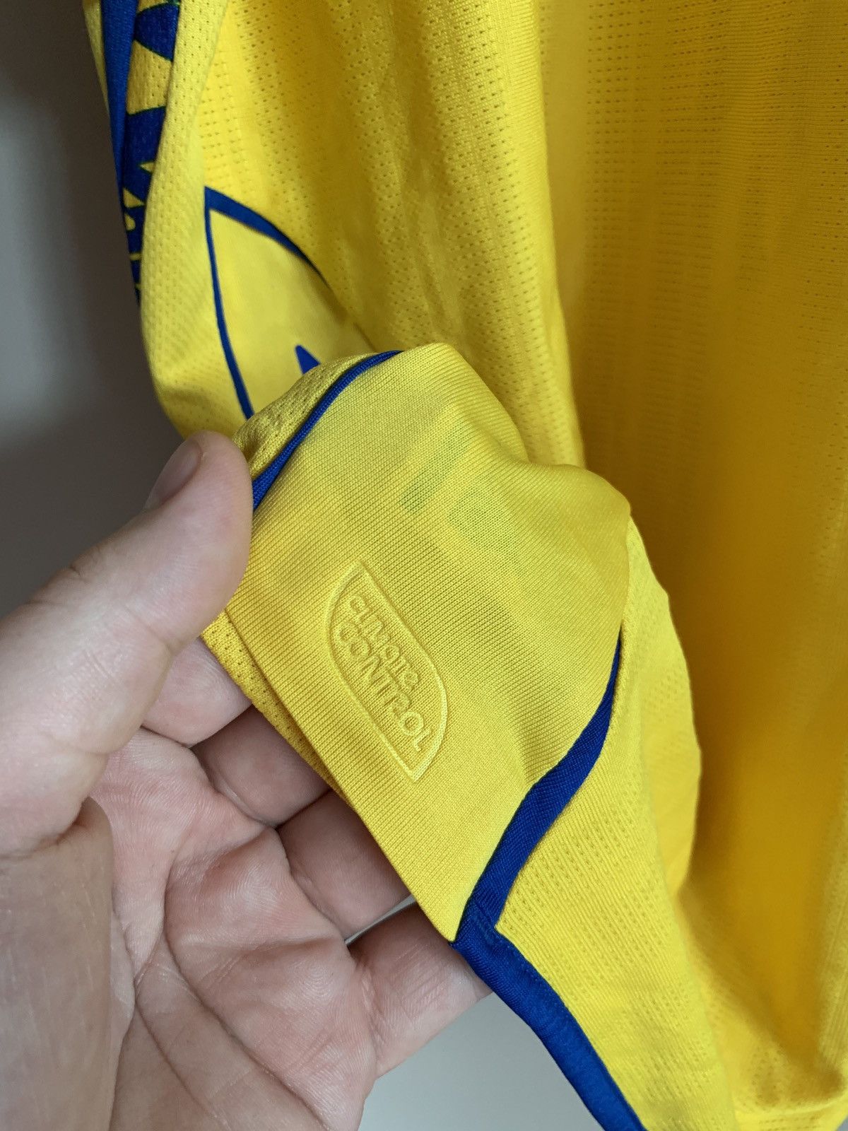 Umbro Sweden 2007 Home Football Shirt Umbro Soccer Jersey Vintage Size US XL / EU 56 / 4 - 7 Thumbnail