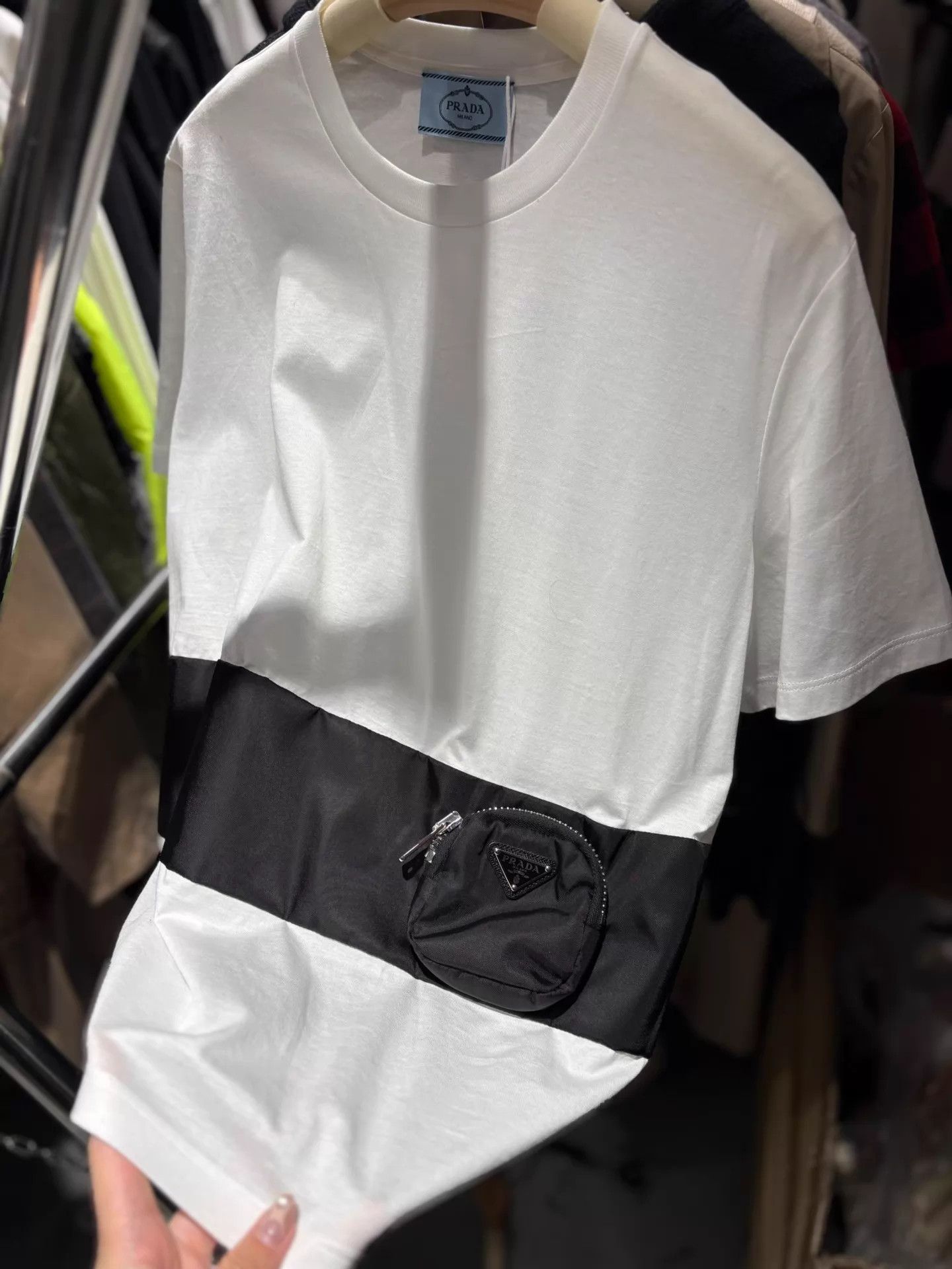 Prada Prada Classic Coin Purse White Short Sleeve Mint M Size M / US 6-8 / IT 42-44 - 2 Thumbnail