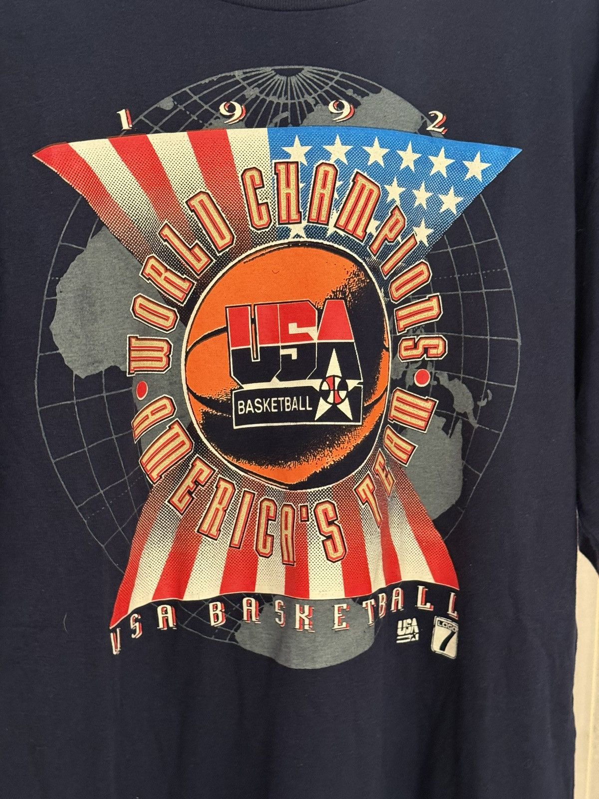 Logo 7 RARE Vintage 1992 USA Basketball World Champs Dream Team Tee Size US XL / EU 56 / 4 - 4 Thumbnail