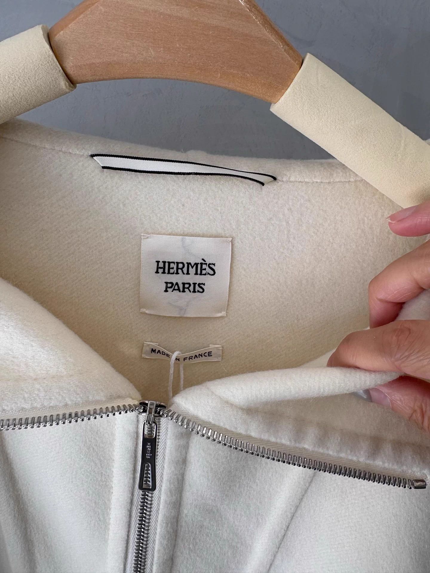 Hermes HERMES women's Ivory 100% Cashmere Hooded Coat 38 Unworn Size S / US 4 / IT 40 - 7 Thumbnail