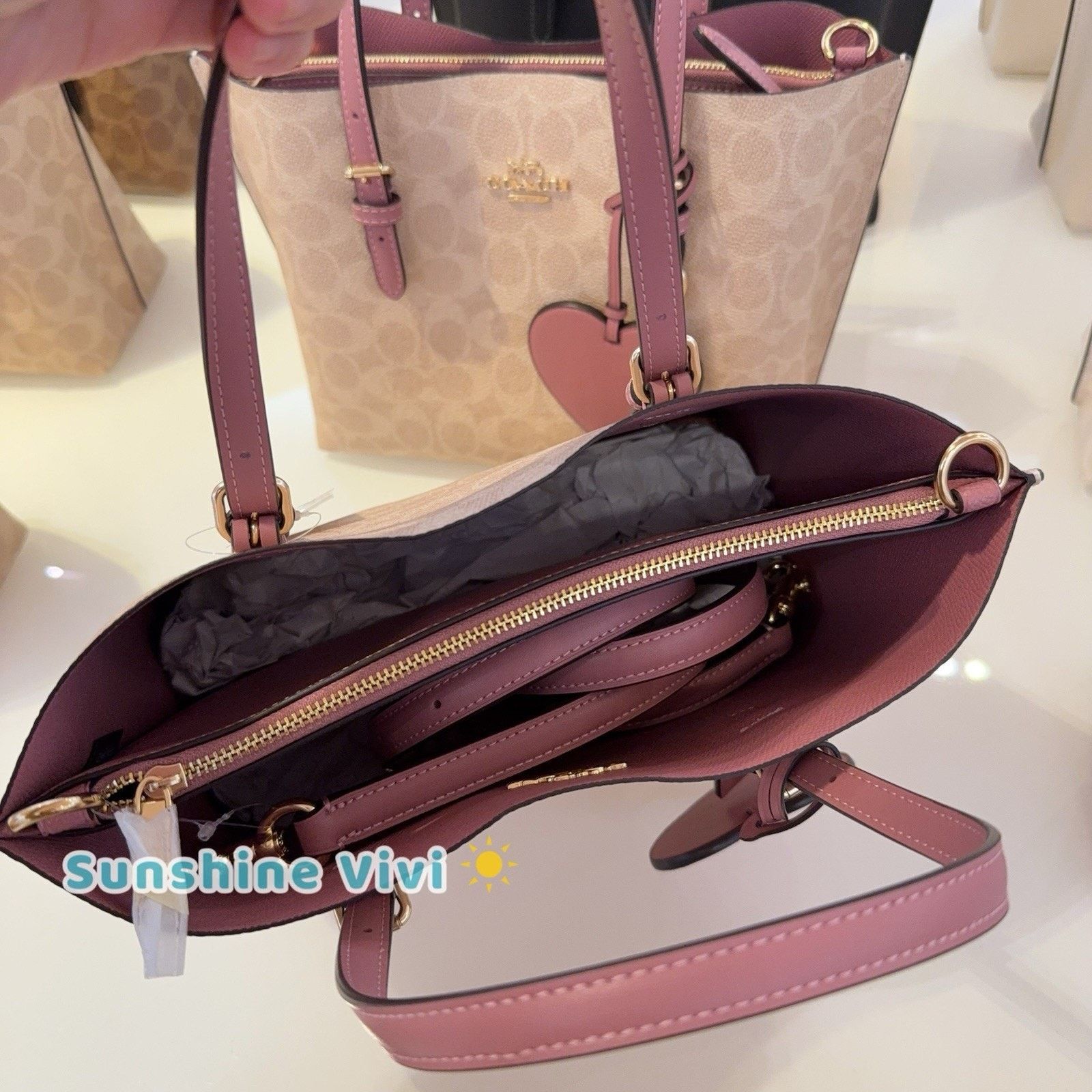 Coach NWT Coach Mollie Tote Bag 25 Heart Charm Sand Peony CDF03 Size ONE SIZE - 4 Thumbnail