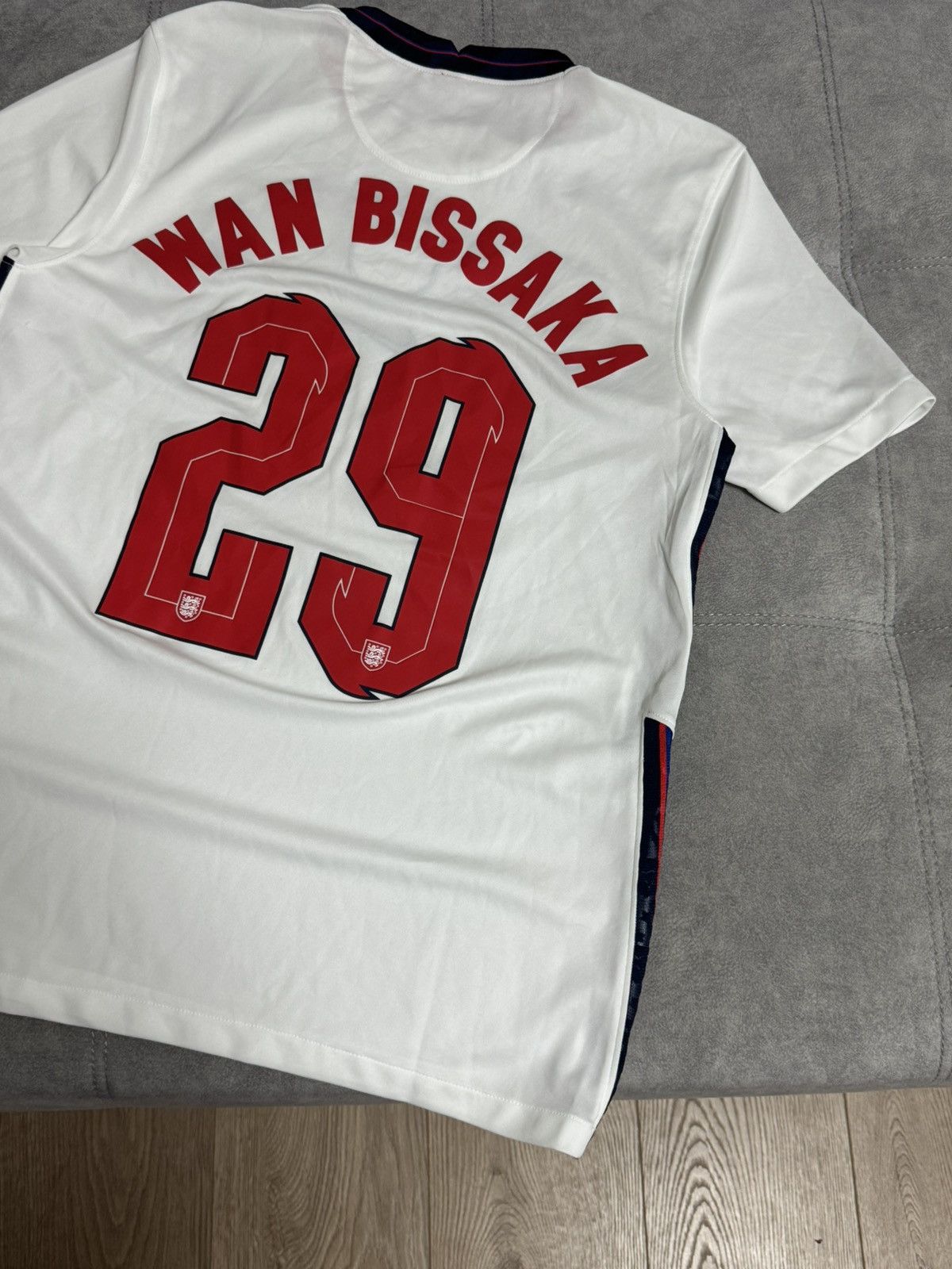 Nike Nike England Wan Bissaka 29 size M soccer jersey t-shirt Size US M / EU 48-50 / 2 - 5 Thumbnail