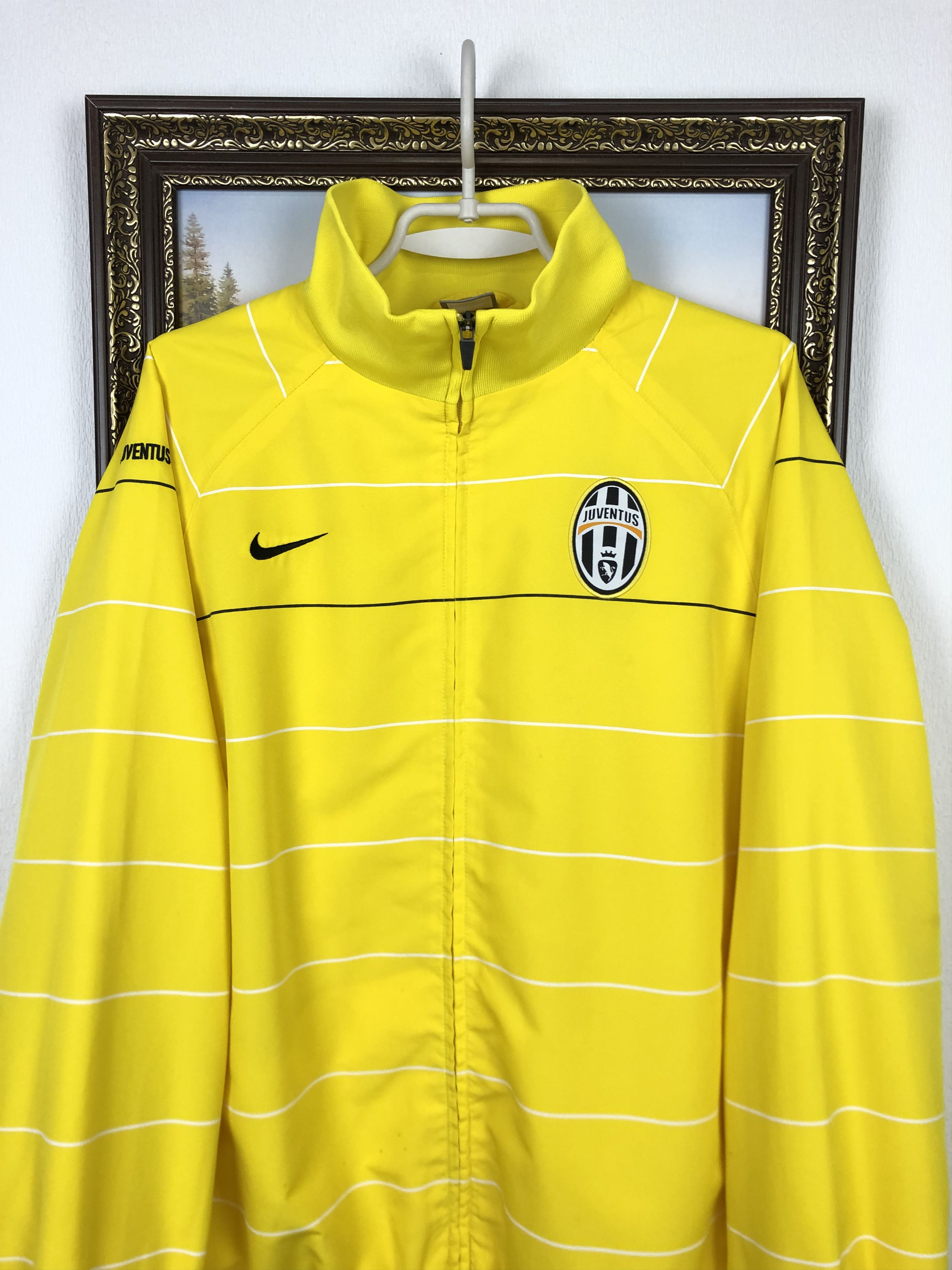 Nike Vintage Nike Juventus Football Jacket Soccer Track Top Mens Size US XL / EU 56 / 4 - 2 Thumbnail