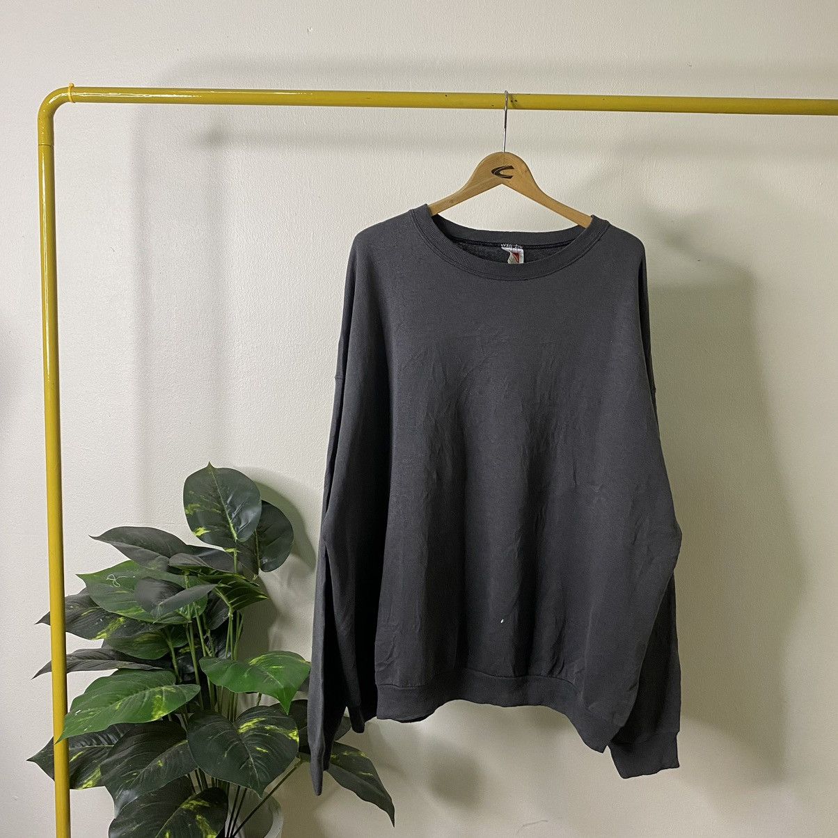 Hanes × Vintage Vintage 2000s Hanes Dark Grey Blank Sweatshirt 2XL Size US XXL / EU 58 / 5 - 1 Thumbnail