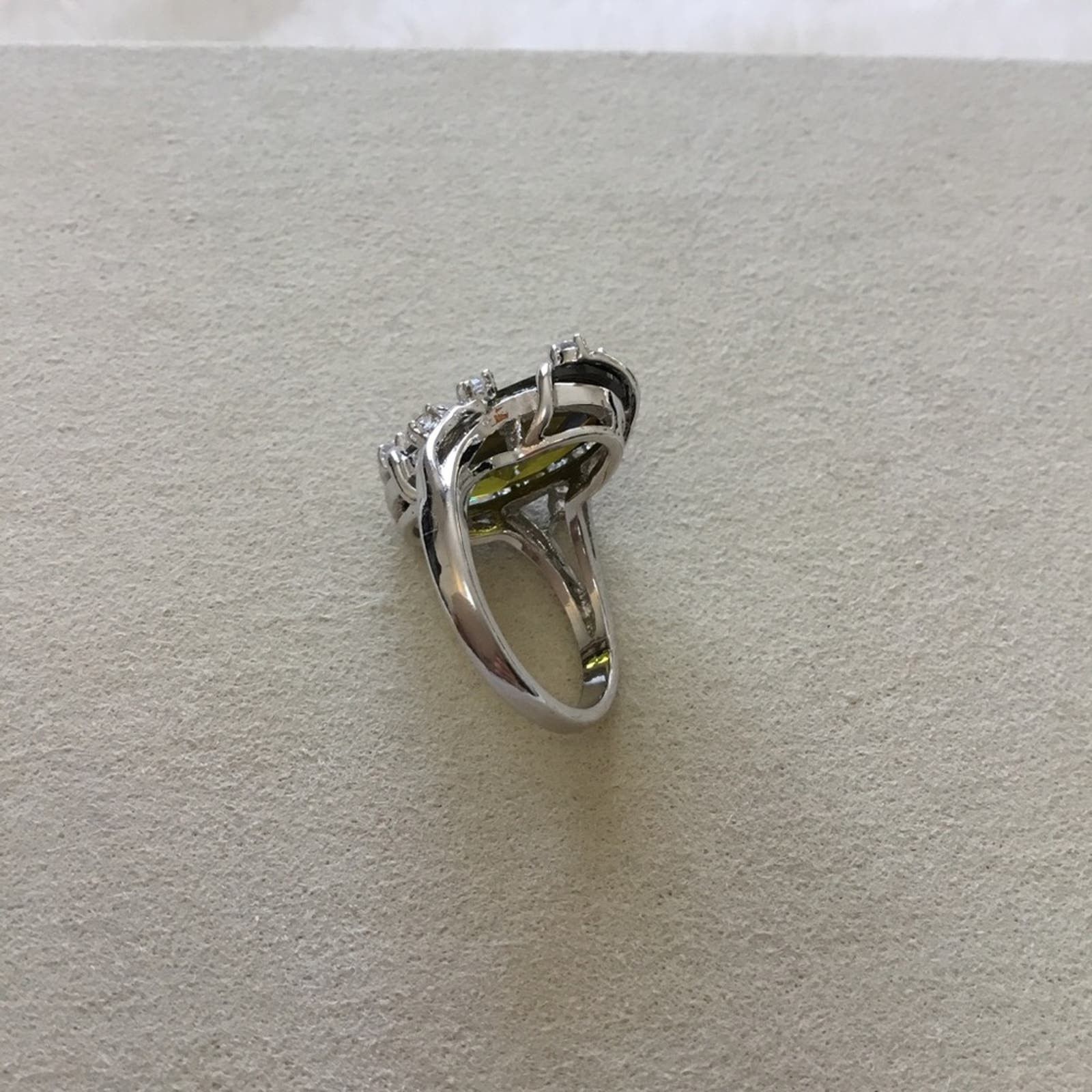 Other Elegant Sterling Silver Green Crystal Cocktail Ring Size ONE SIZE - 4 Thumbnail