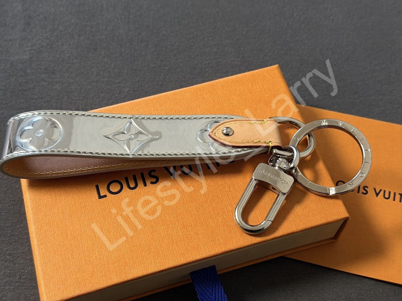 Louis Vuitton Louis Vuitton Dragonne Monogram Mirror Keychain MP3151 Size ONE SIZE - 2 Thumbnail