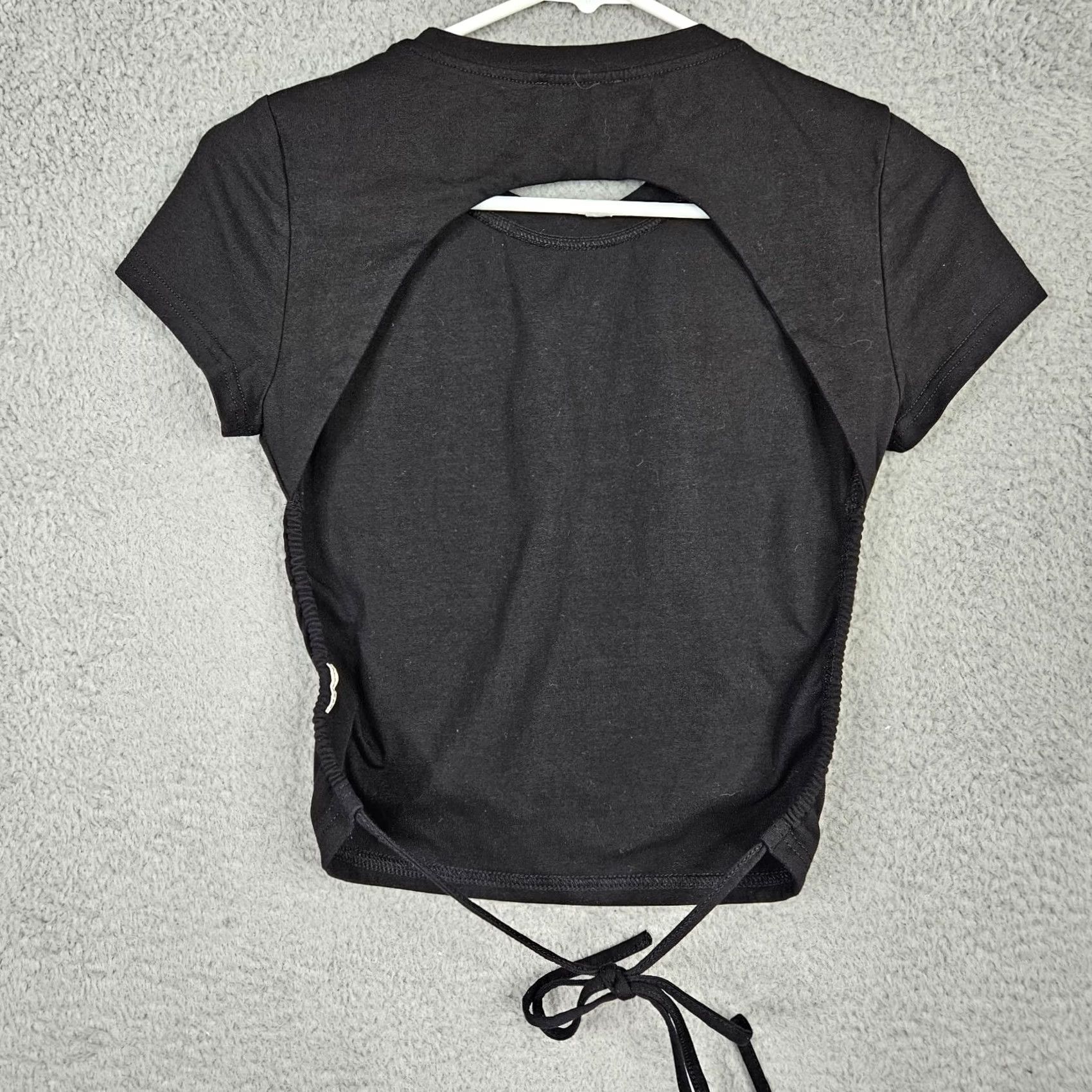 Vintage SNDYS Women's black cropped Round Neck short sleeve tee Size S Size 28" / US 6 / IT 42 - 5 Thumbnail