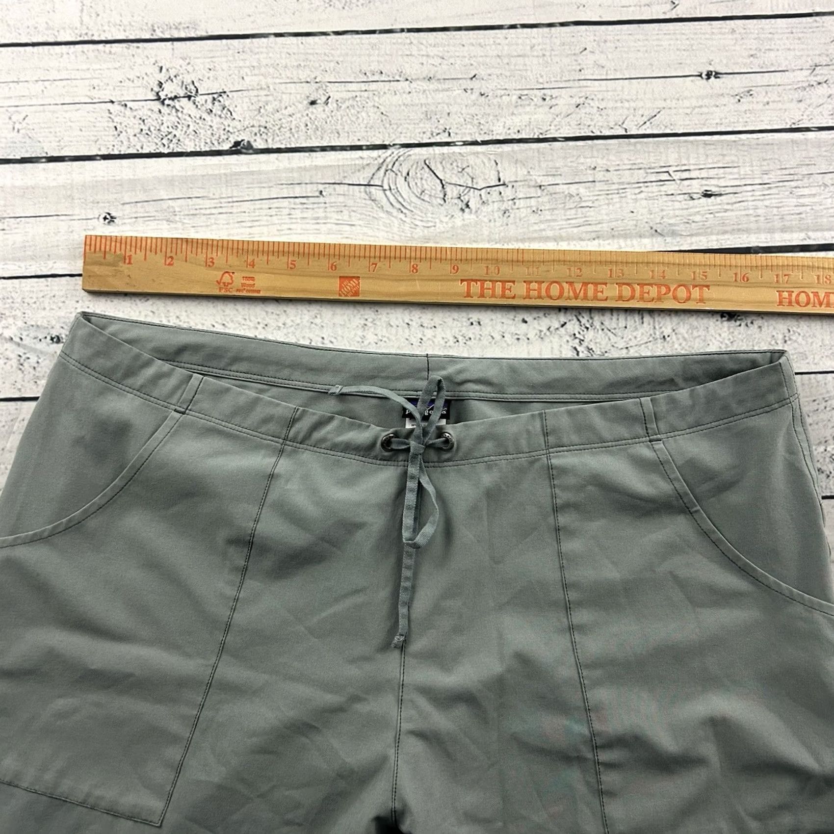 Patagonia Patagonia Gray Cropped Pants Women's 12 Lightweight Tie Waist Pant Size 34" / US 12 / IT 48 - 4 Thumbnail