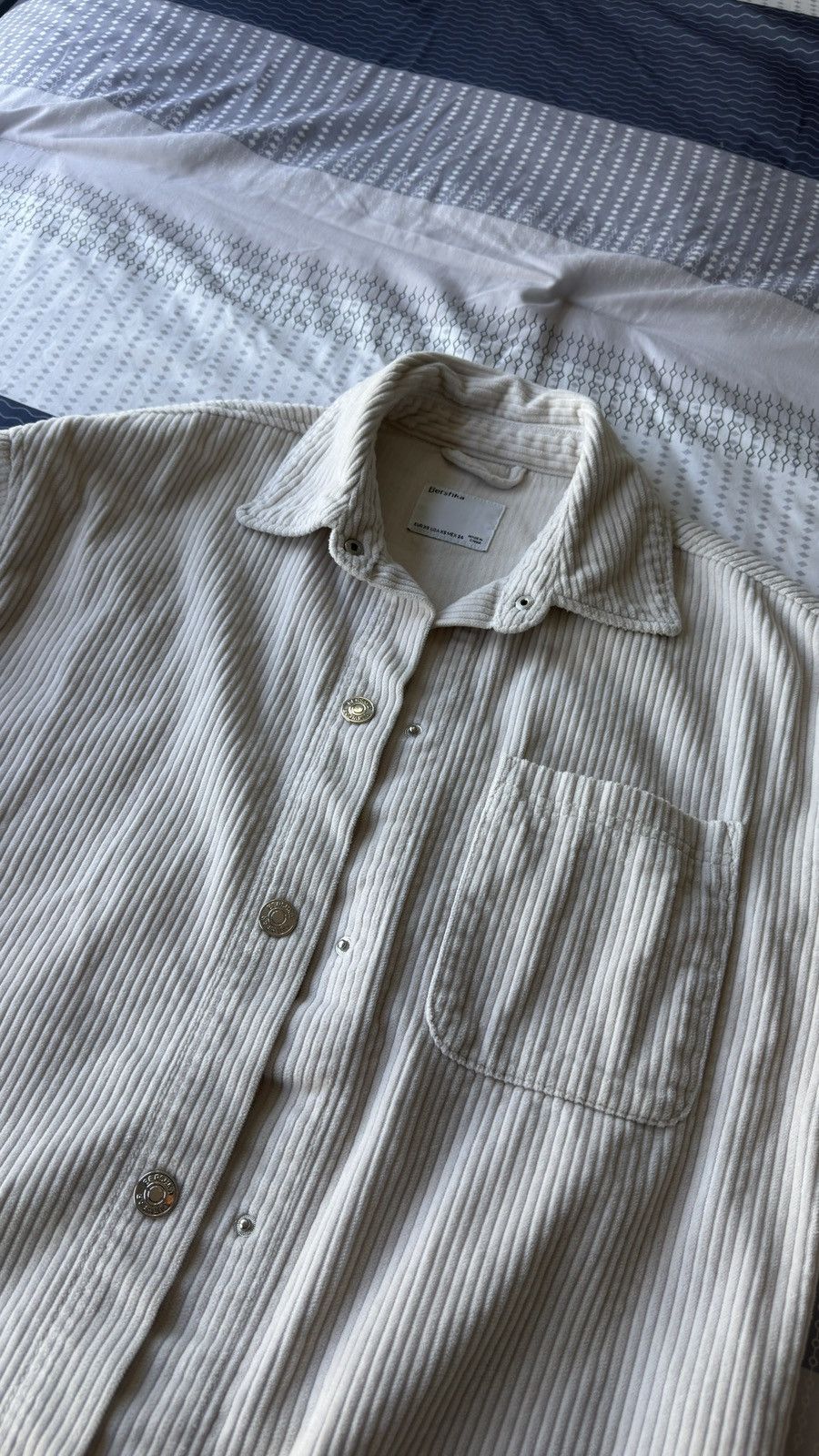 Bershka Bershka Cream Corduroy Shirt Size XS / US 0-2 / IT 36-38 - 2 Thumbnail