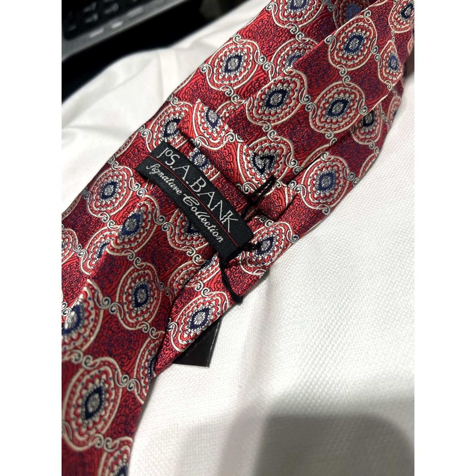 Jos. A. Bank Jos A Bank Red Geometric Silk Tie - One Size 57-60" Wide Logo Made In Italy Men Designer Accent Size ONE SIZE - 3 Thumbnail