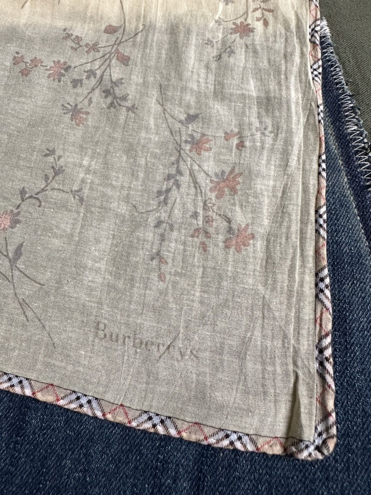 Burberry × Vintage Vintage Burberry Handkerchief/ Neckerchief/ Bandana Size ONE SIZE - 11 Thumbnail