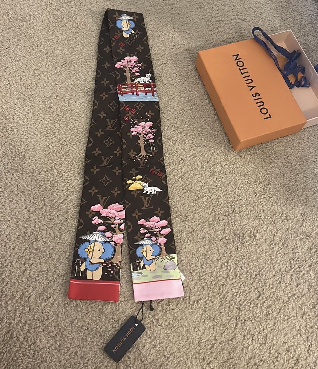 Louis Vuitton Louis Vuitton Silk Monogram 2021 Christmas Japanese Bandeau Size ONE SIZE - 1 Thumbnail