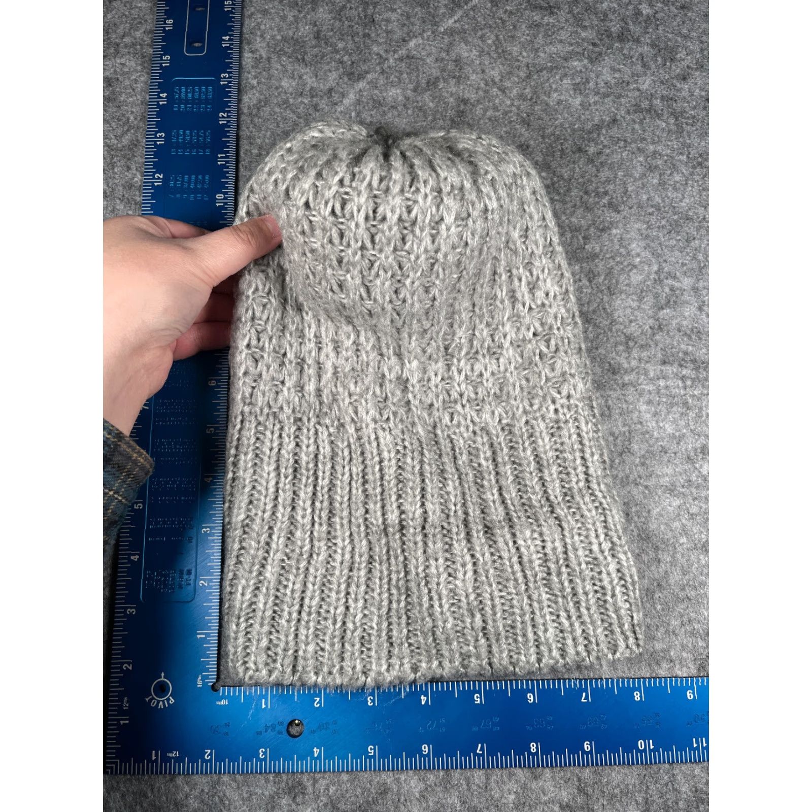 Banana Republic Banana Republic Beanie Toque Womens One Size Gray Knit Acrylic Blend Ski Pom Beanie Women One Size Gray Knit Acrylic Blend Outdoor Ski Womens Size ONE SIZE - 5 Thumbnail