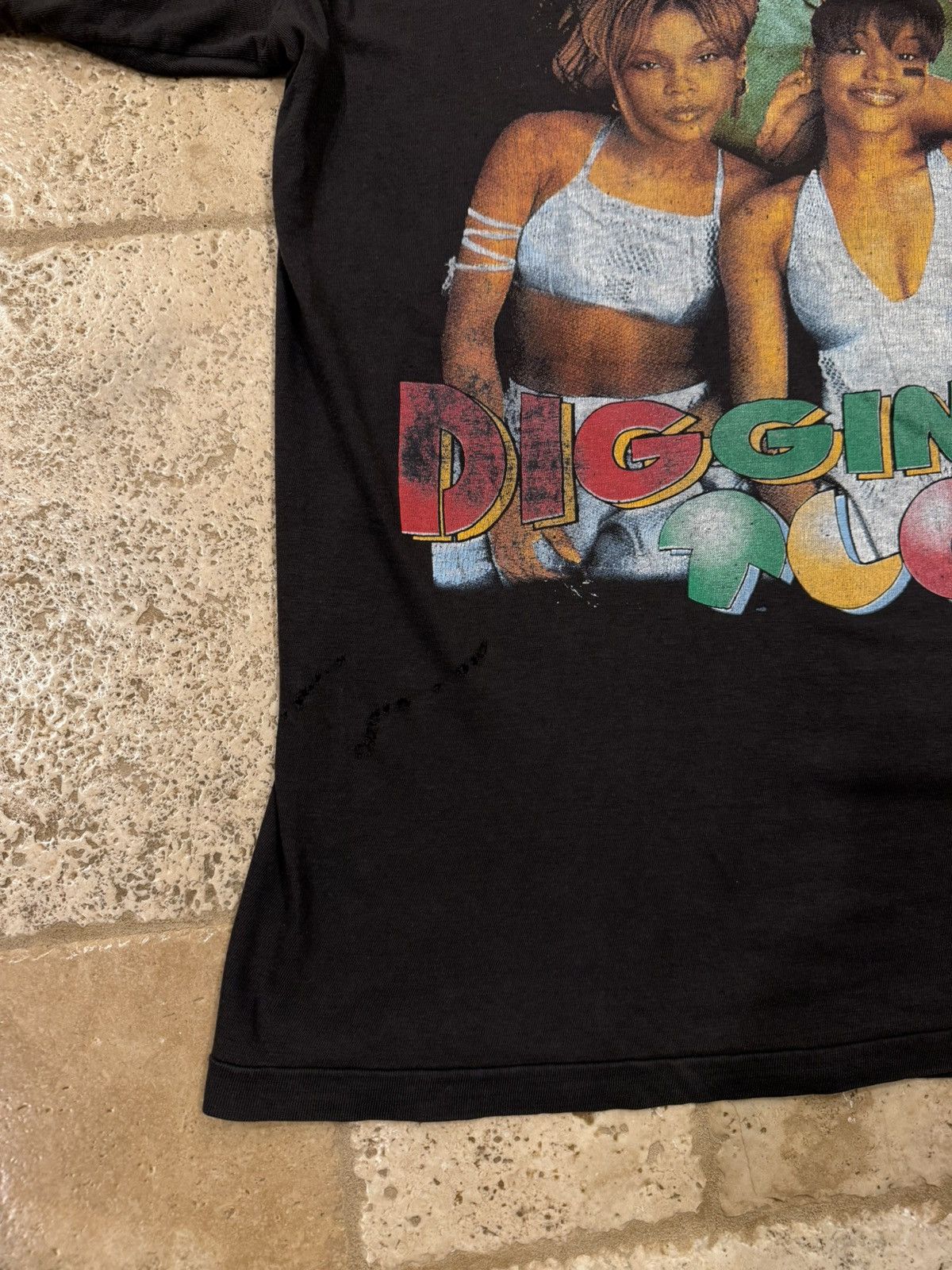 Vintage Vintage TLC “Diggin’ On You” 90’s Single Stitch Rap Tee Size US XXL / EU 58 / 5 - 17 Thumbnail