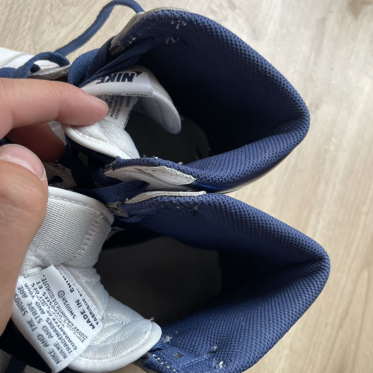 Jordan Brand × Nike Nike Air Jordan 1 Retro High OG Sneakers "Metallic Navy" Size US 9 / EU 42 - 6 Thumbnail