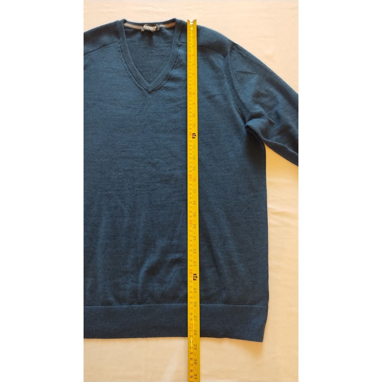 Express Express Solid Merino Wool V-neck Men sweater Casual Large Size US L / EU 52-54 / 3 - 10 Thumbnail