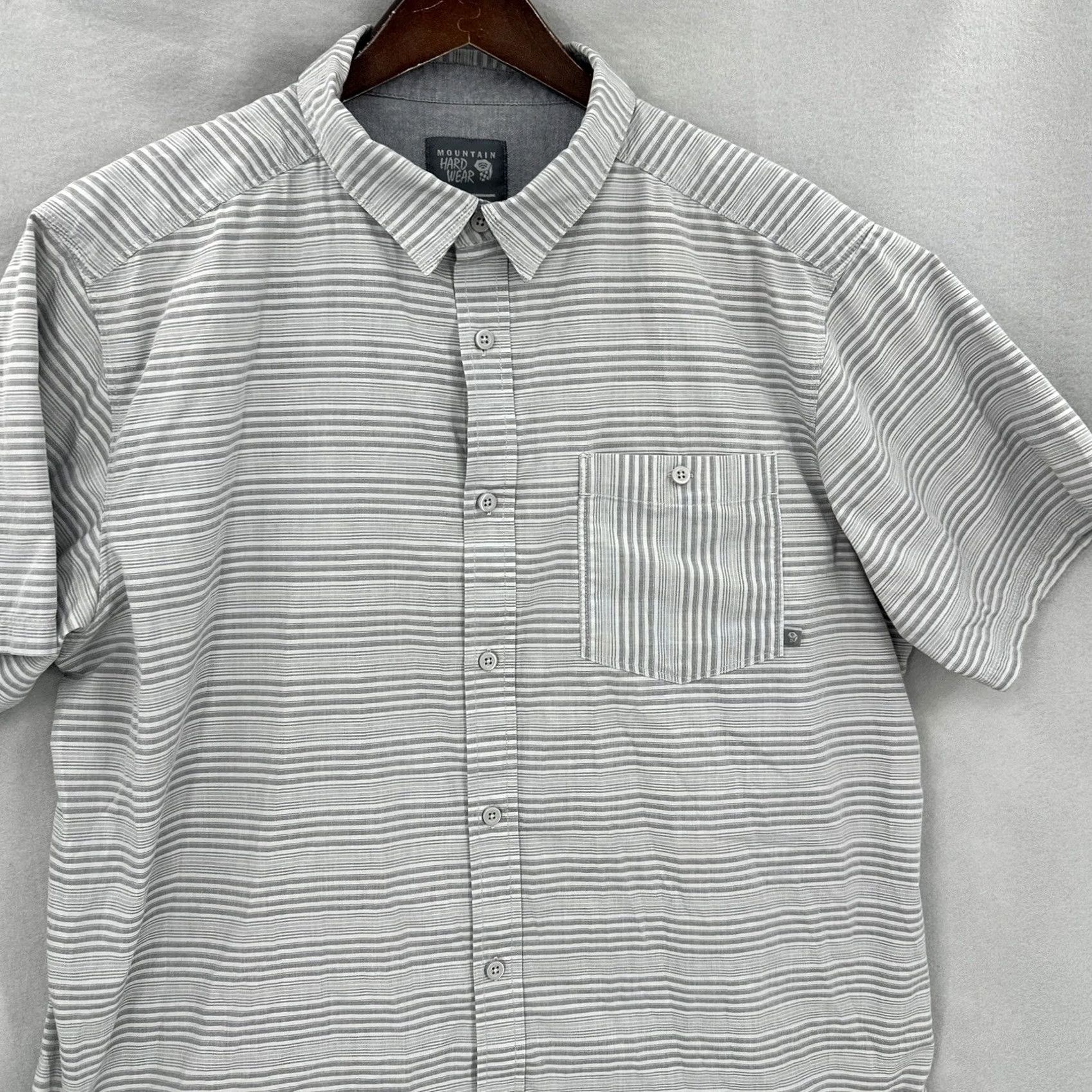 Mountain Hardwear Mountain Hardwear Shirt Mens XL Gray Button-Up Short Sleeve Striped Camp Preppy Size US XL / EU 56 / 4 - 4 Thumbnail