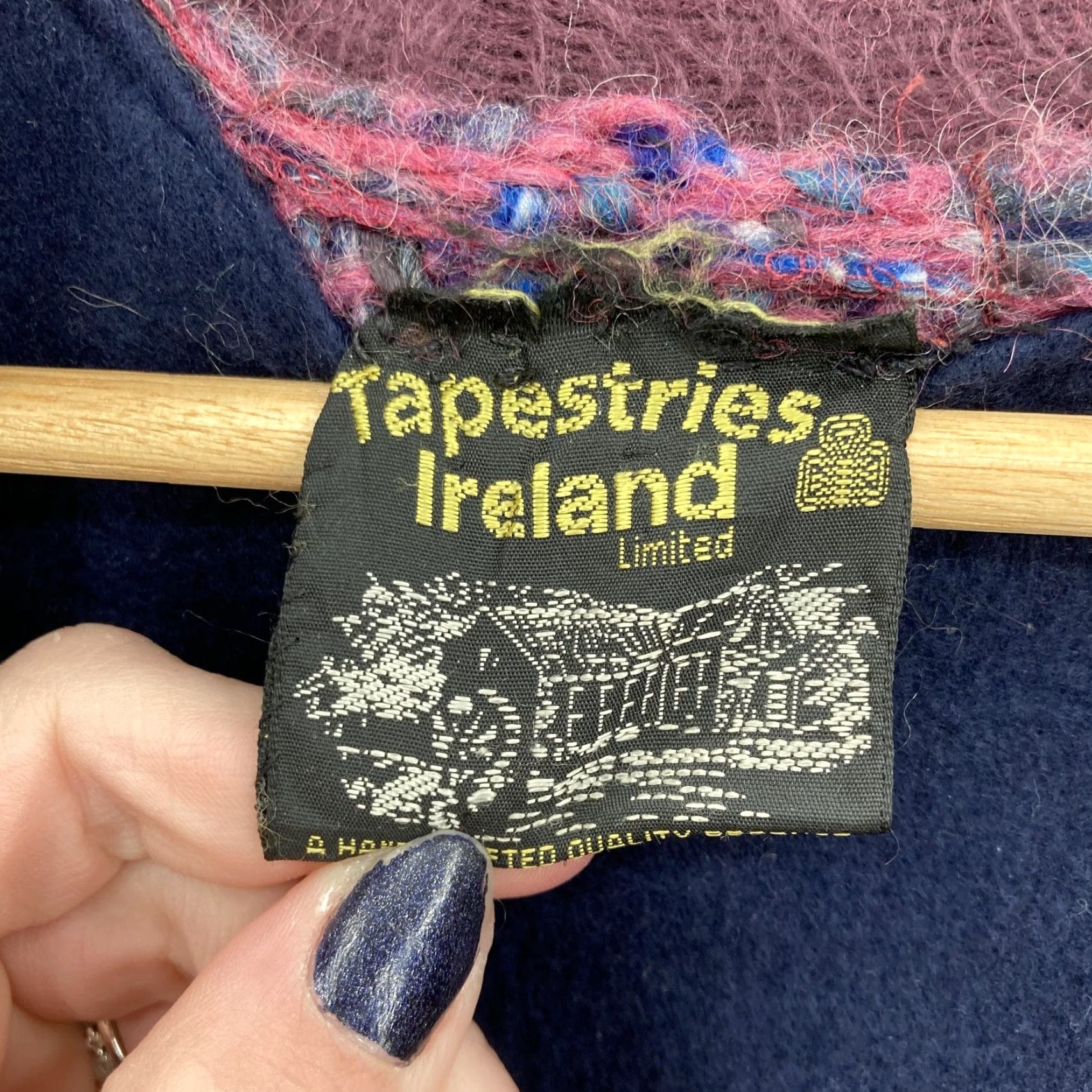 Vintage VINTAGE Tapestries Ireland Poncho Womens One Size Purple Made in Ireland 90s Size ONE SIZE - 2 Thumbnail