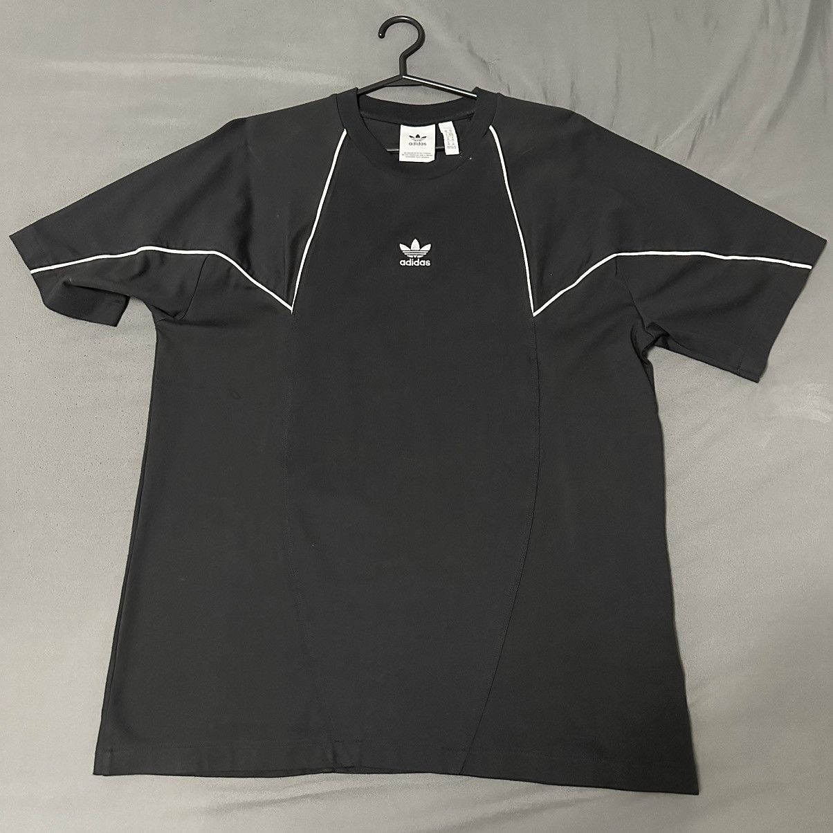 Adidas ADIDAS REAR PIECE TEE. Size US M / EU 48-50 / 2 - 1 Thumbnail
