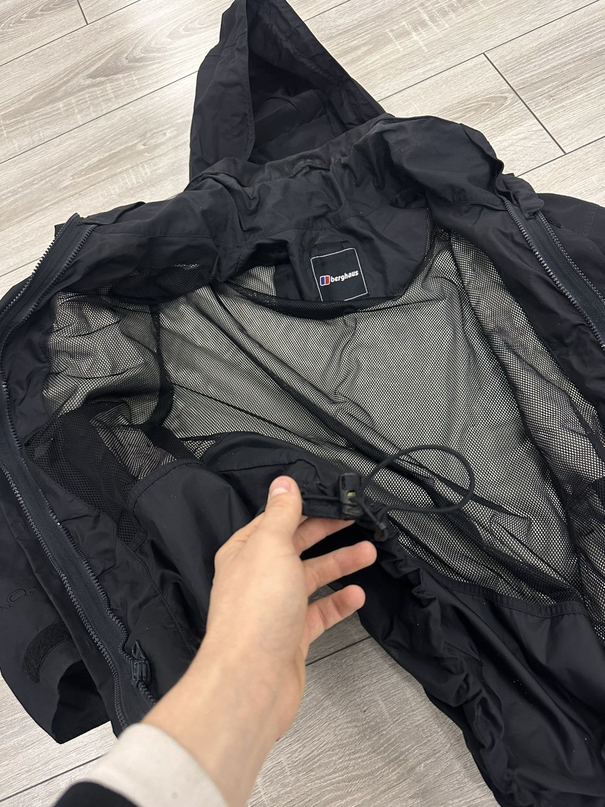 Berghaus Berghaus Black Light Jacket Windbreaker Size US L / EU 52-54 / 3 - 8 Thumbnail