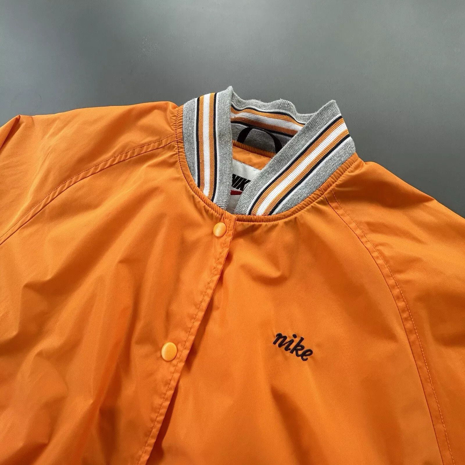 Nike Vintage Nike Bomber Jacket Womens Medium Logo Size US M / EU 48-50 / 2 - 8 Thumbnail