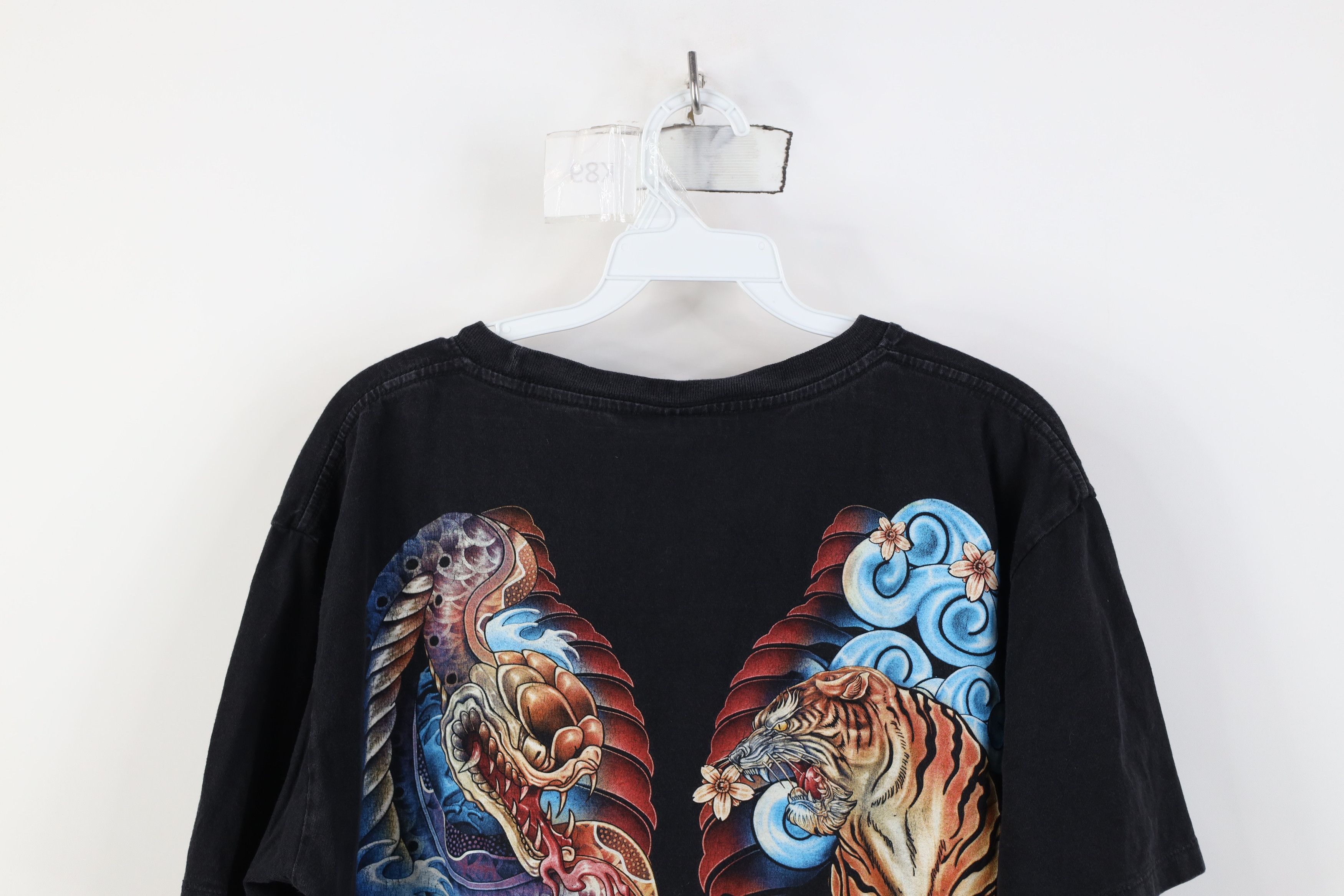 Vintage Vintage Y2K Streetwear Hawaii Tribal Dragon Tiger T-Shirt Size US L / EU 52-54 / 3 - 15 Thumbnail