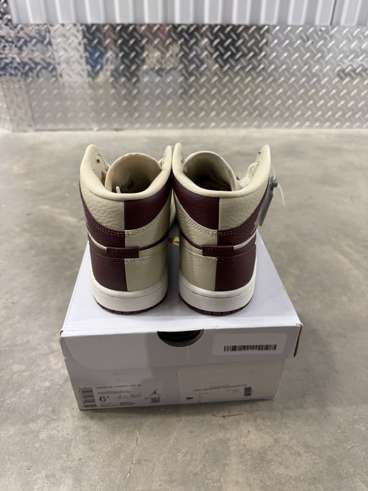 Jordan Brand Jordan 1 Mid SE WMNS Split Beach Cherrywood Size 6.5W Size US 6.5 / IT 36.5 - 5 Thumbnail