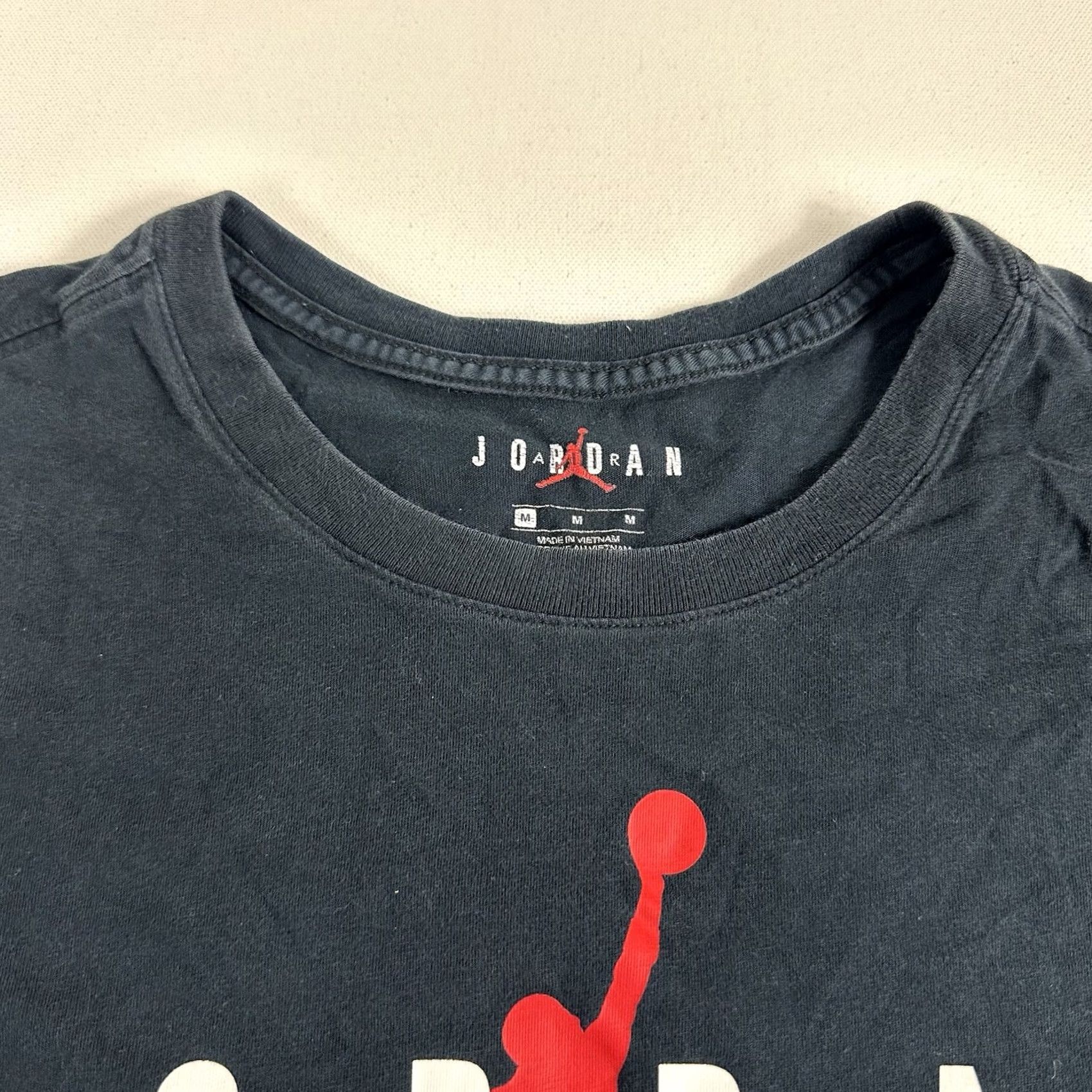 Jordan Brand Nike Air Jordan Black Short Sleeves Standard Fit Graphic T Shirt Mens Medium Size US M / EU 48-50 / 2 - 4 Thumbnail