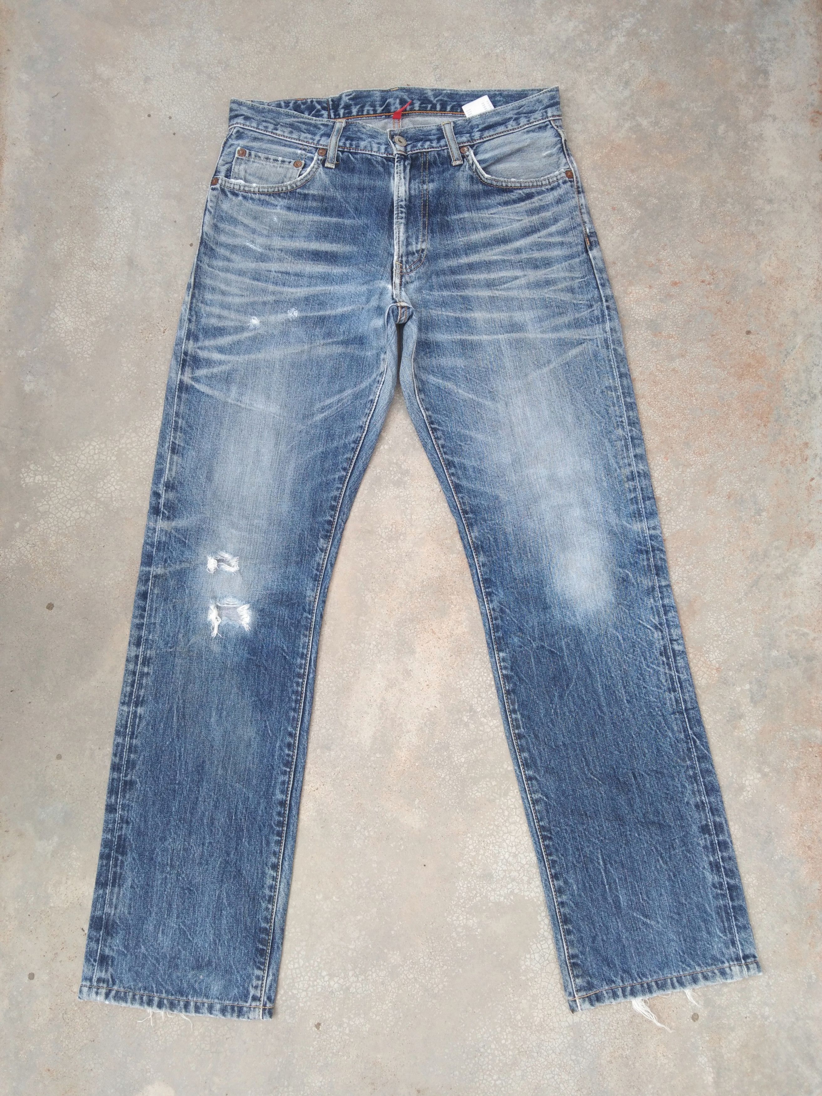 Japanese Brand Vintage Japanese Uniqlo S002 Faded Distressed Jeans 30x31 Size US 30 / EU 46 - 1 Thumbnail