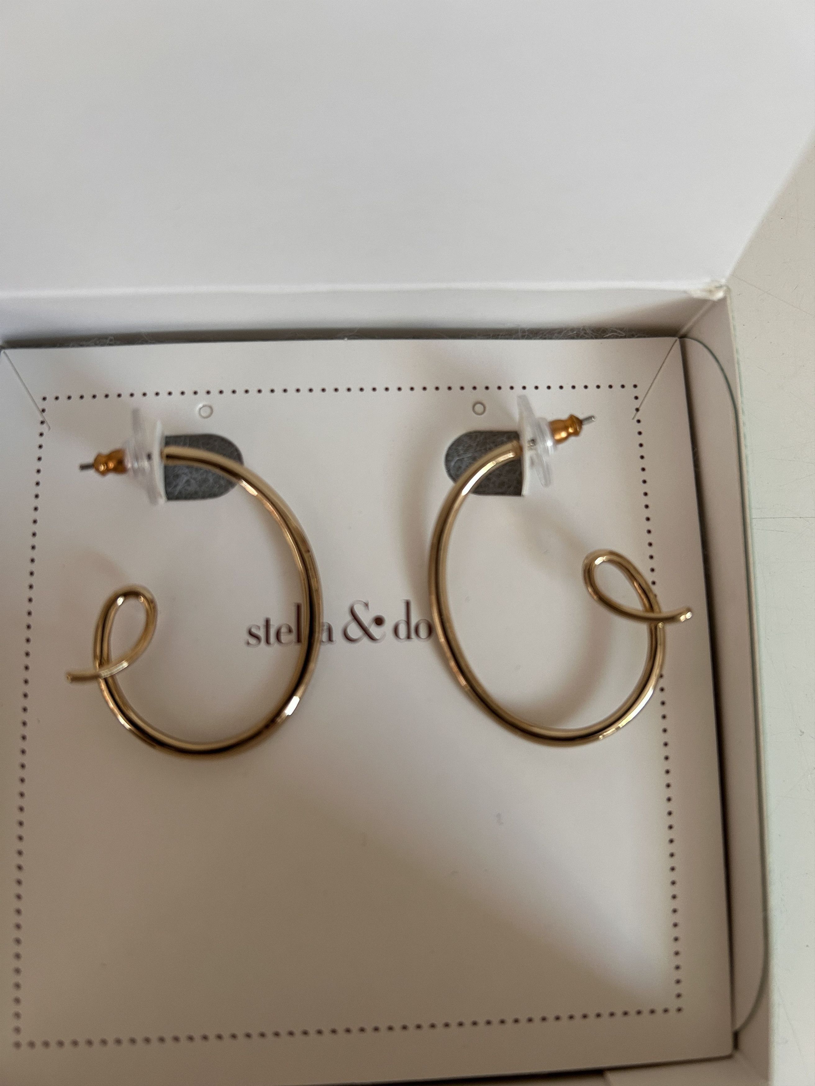 Other Brand New Stella and Dot Gold Hoop Earrings Size ONE SIZE - 1 Thumbnail