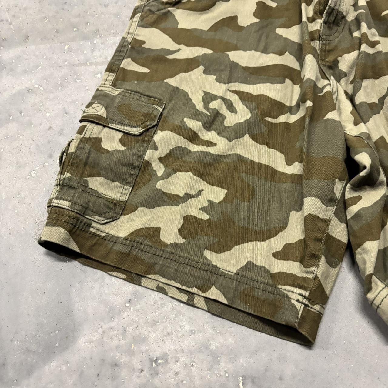 Japanese Brand × Vintage Crazy Vintage Y2K/2000s Camo Skater Style Cargo Shorts! Size US 38 / EU 54 - 3 Thumbnail
