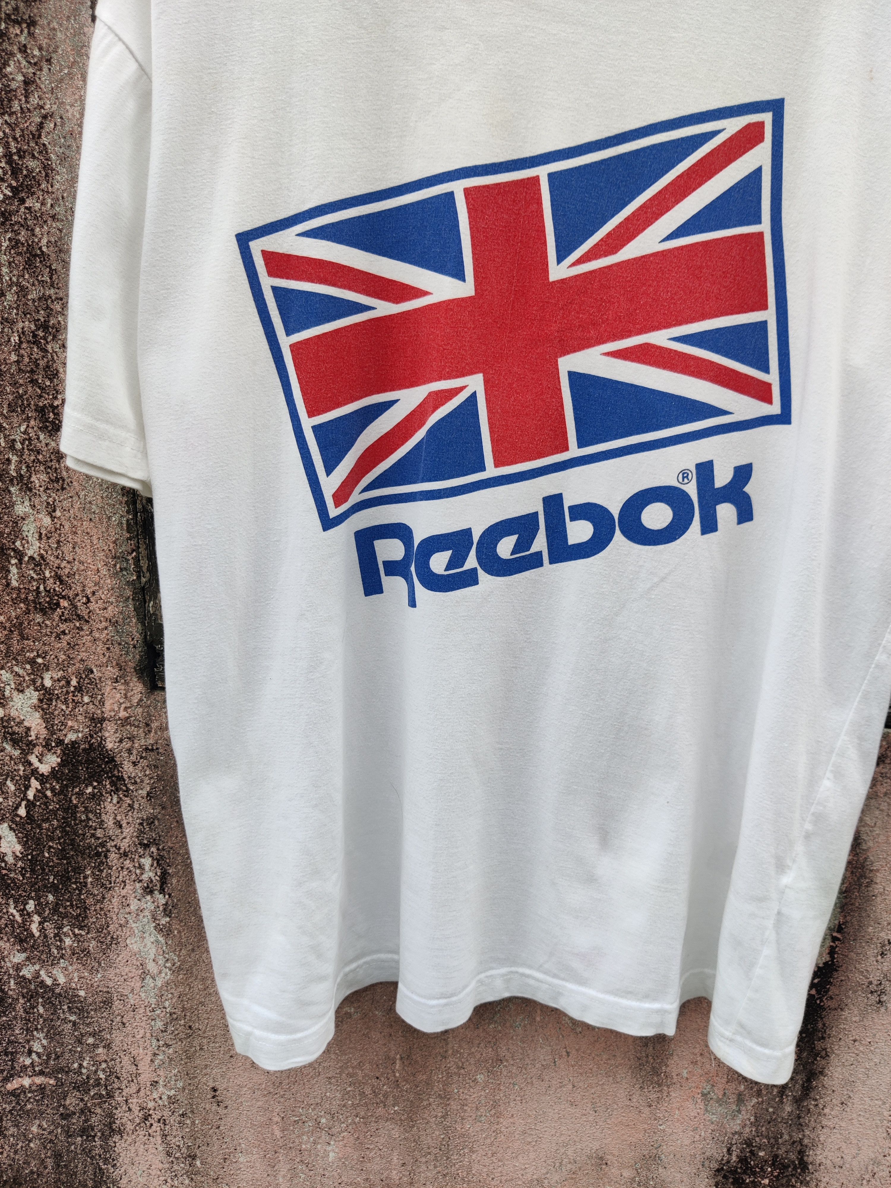 Reebok Vintage Reebok Big UK Flag Logo Shirt Size US L / EU 52-54 / 3 - 4 Thumbnail