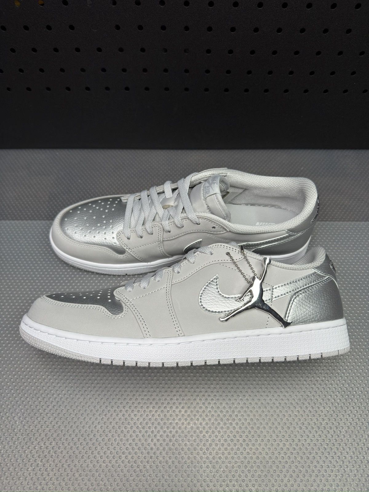 Jordan Brand Air Jordan 1 Low Retro Size US 12.5 / EU 45-46 - 6 Thumbnail