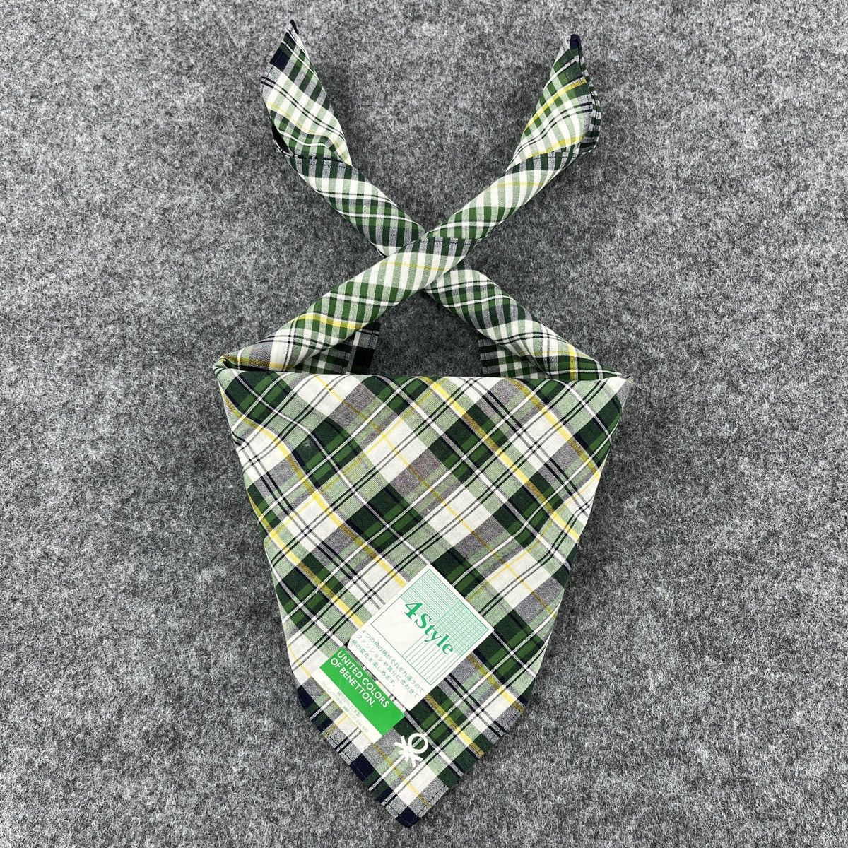United Colors Of Benetton United Colors Of Benetton Handkerchief / Neckerchief B121 Size ONE SIZE - 1 Thumbnail