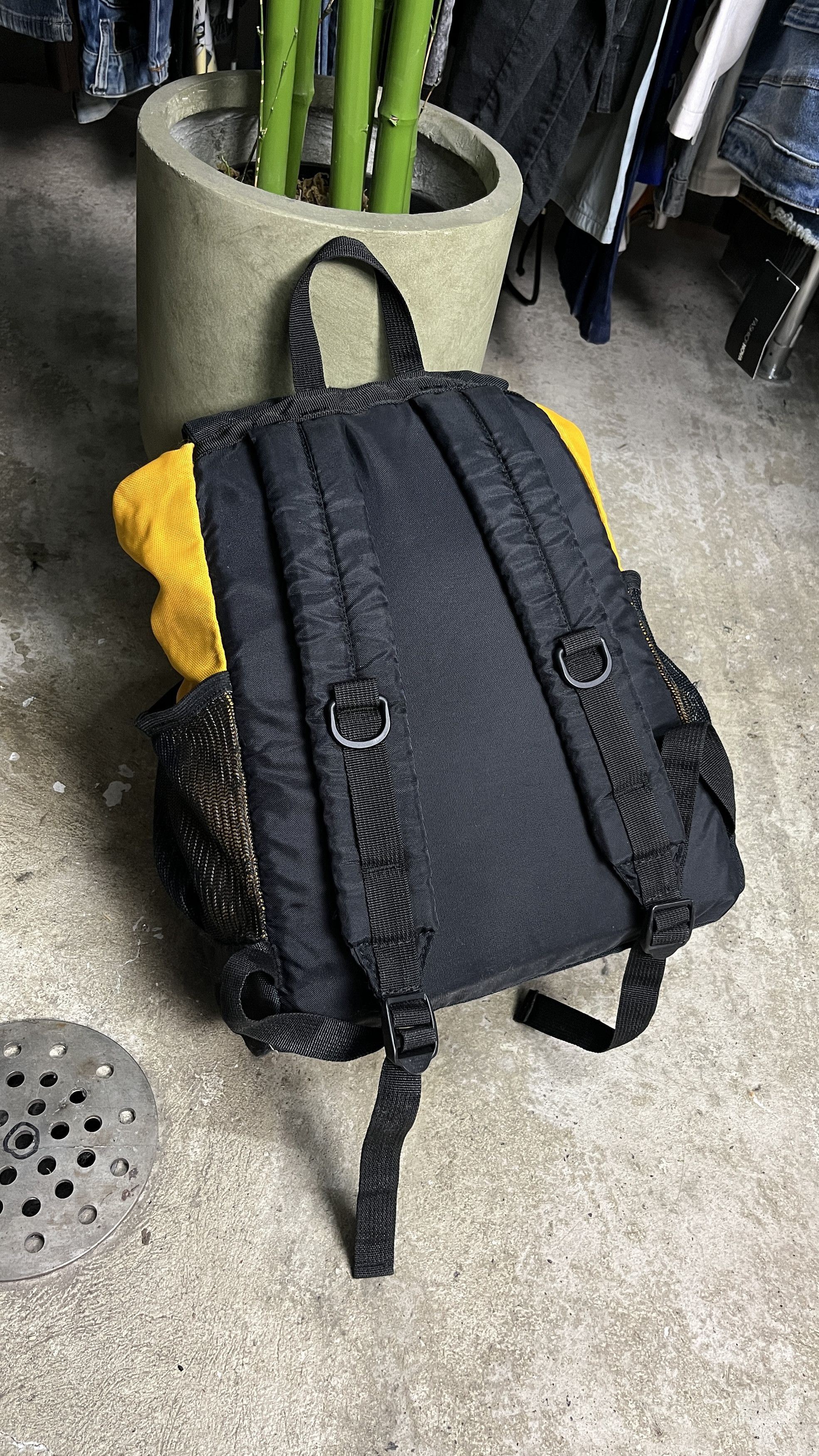 Eastpak 1990s EASTAPAK MADE IN USA RARE COLORWAY OG BACKPACK - 6200 Size ONE SIZE - 4 Thumbnail
