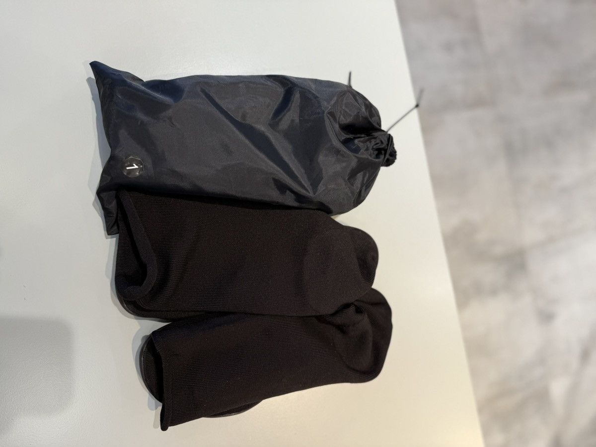 Adidas × Yeezy Yeezy Pods Black Size US 6 / EU 39 - 7 Thumbnail